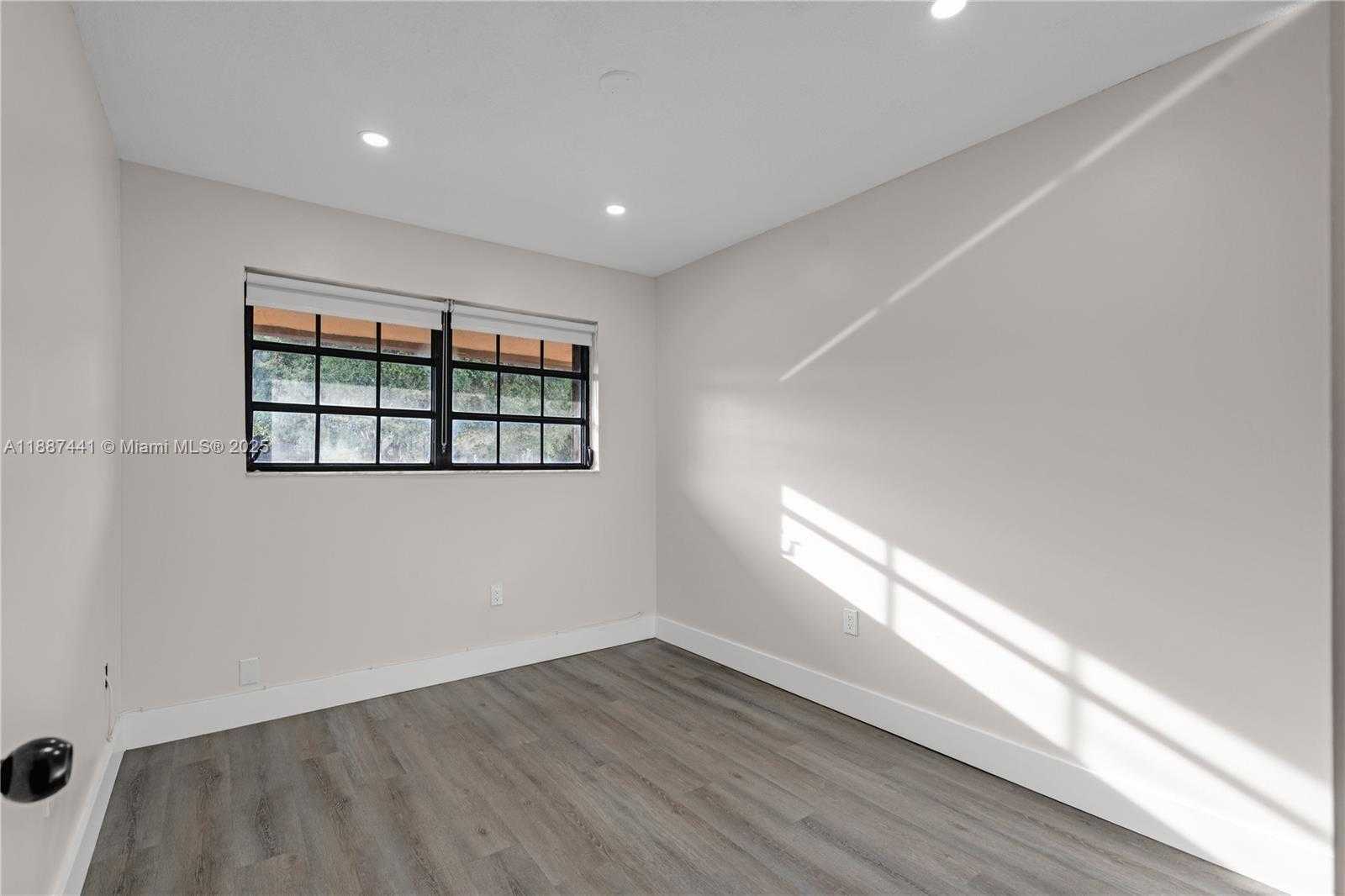Small Image of 6023 SOUTH WEST 133RD CT, Miami Number 30