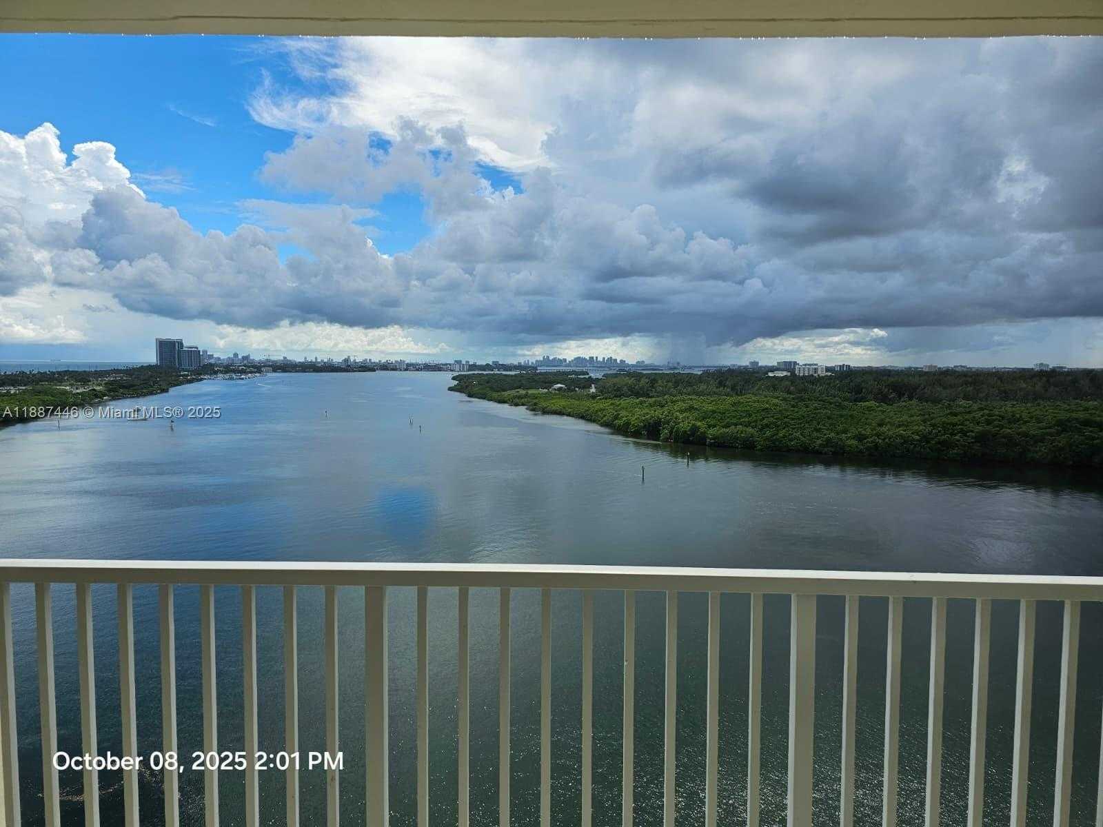 Small Image of 300 BAYVIEW DR #1402, Sunny Isles Beach Number 10