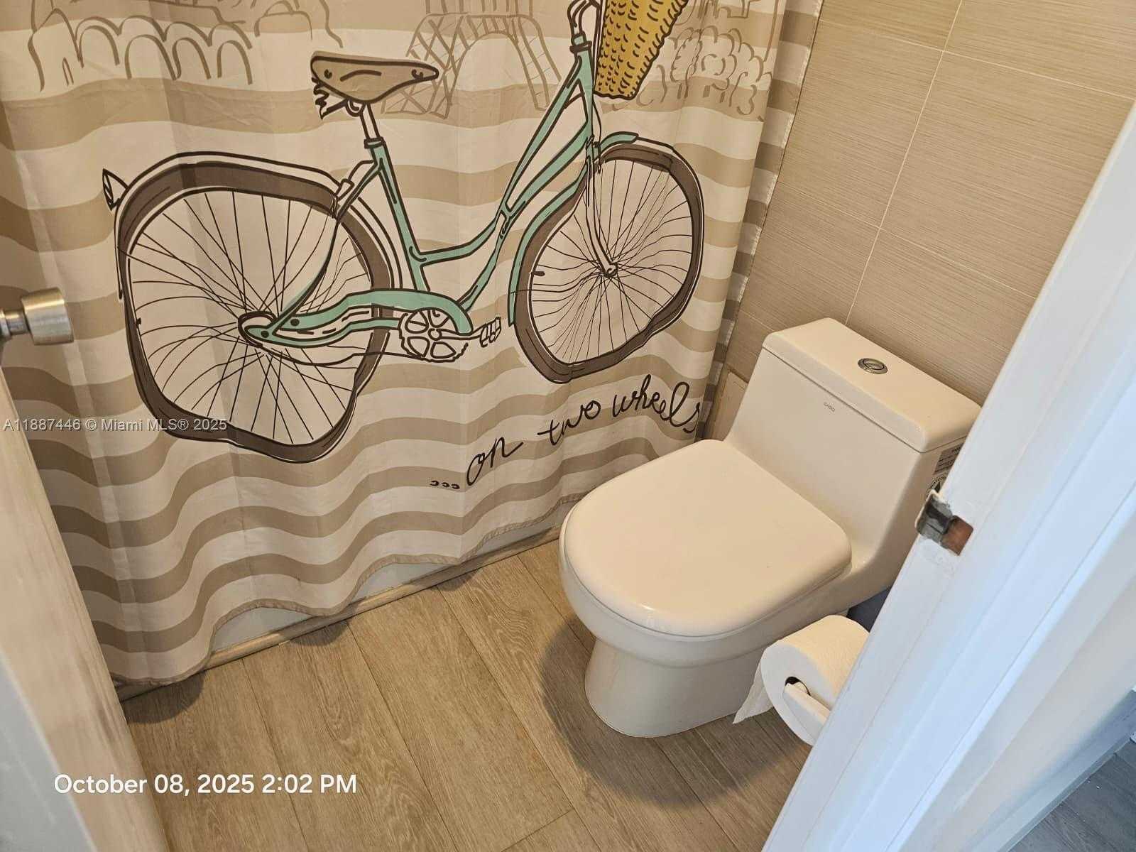 Small Image of 300 BAYVIEW DR #1402, Sunny Isles Beach Number 8