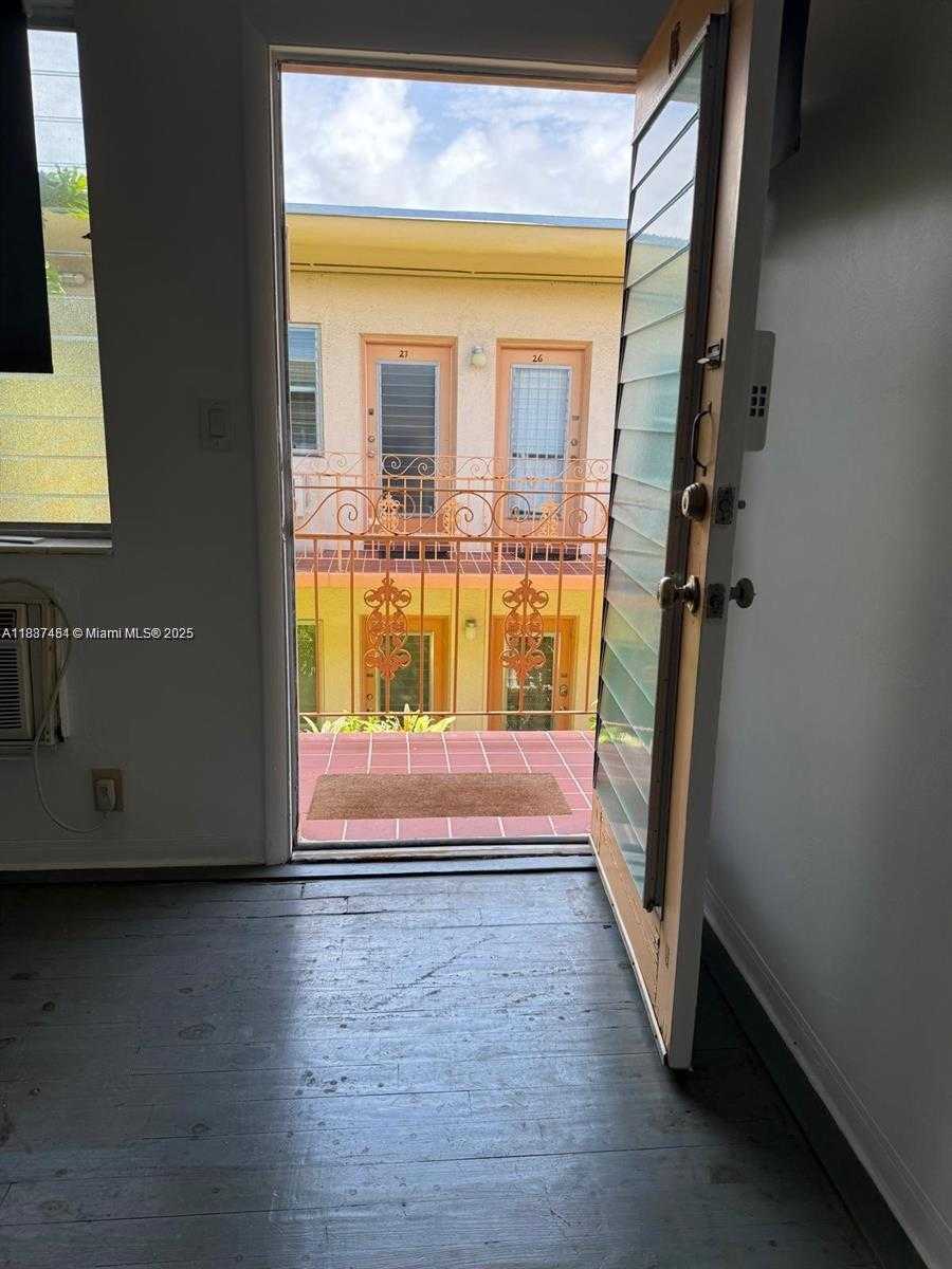 Small Image of 1060 PENNSYLVANIA AVE #18, Miami Beach Number 15