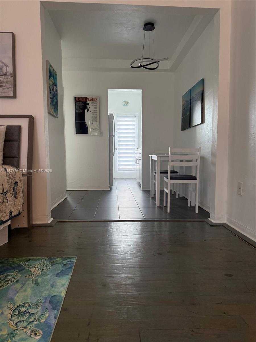 Small Image of 1060 PENNSYLVANIA AVE #18, Miami Beach Number 2