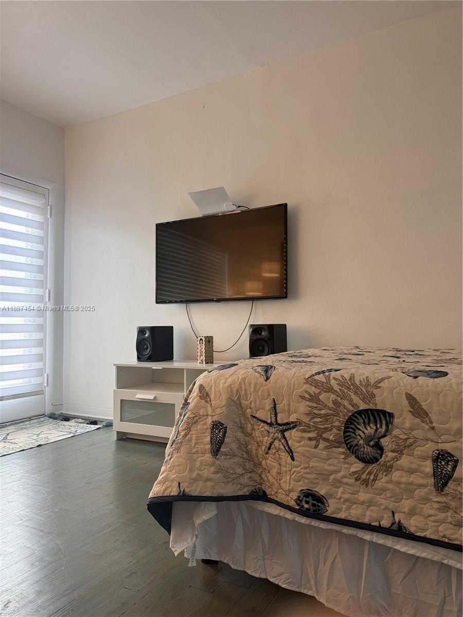 Small Image of 1060 PENNSYLVANIA AVE #18, Miami Beach Number 4