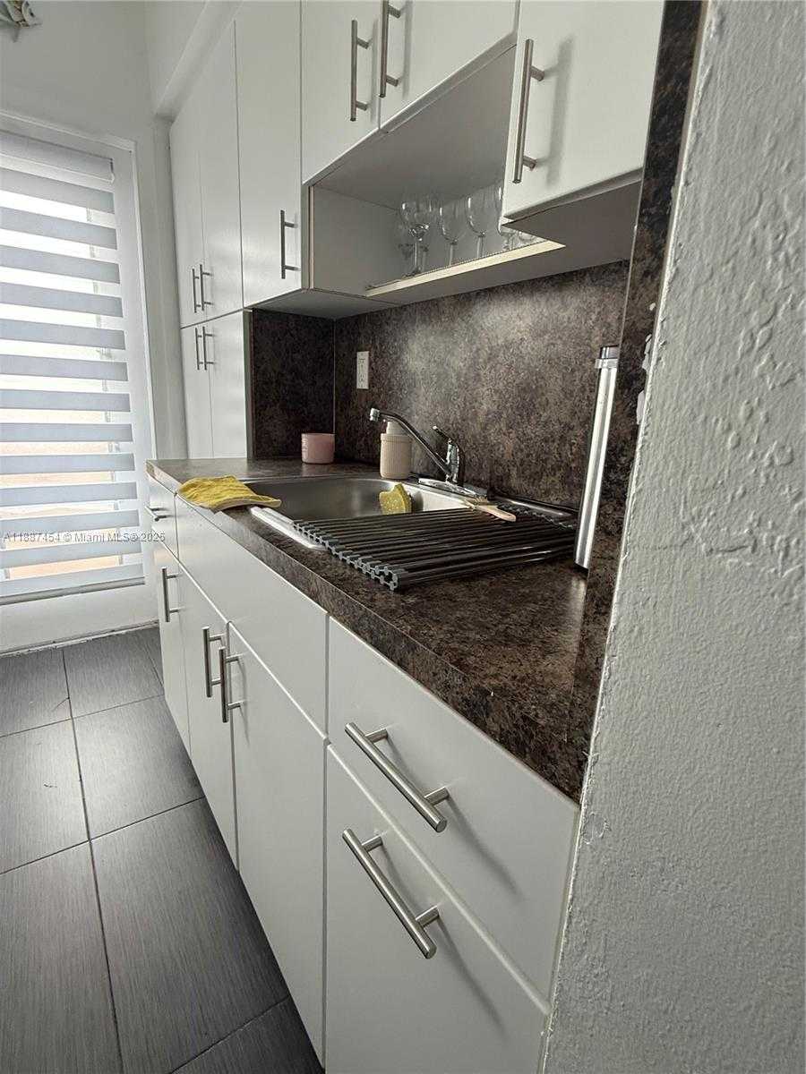 Small Image of 1060 PENNSYLVANIA AVE #18, Miami Beach Number 7