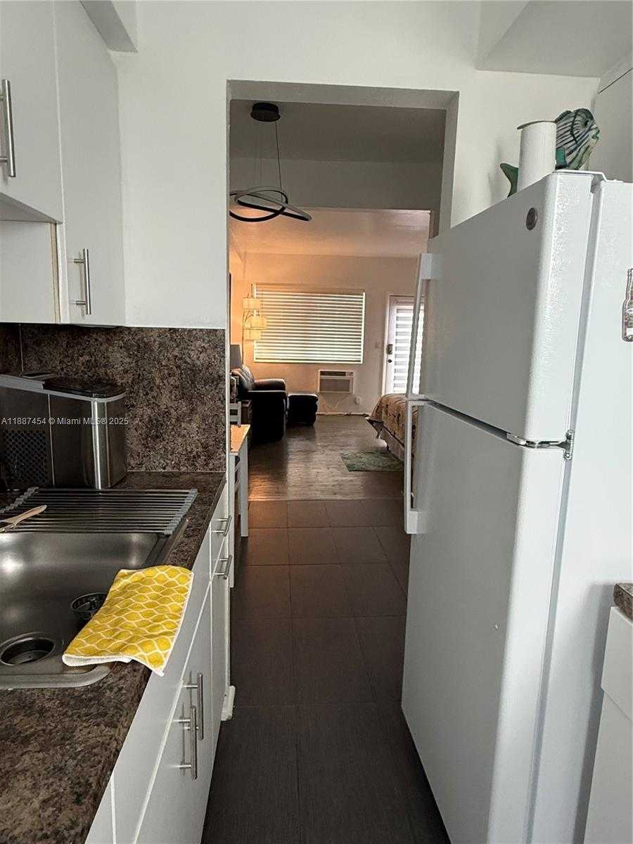 Small Image of 1060 PENNSYLVANIA AVE #18, Miami Beach Number 9