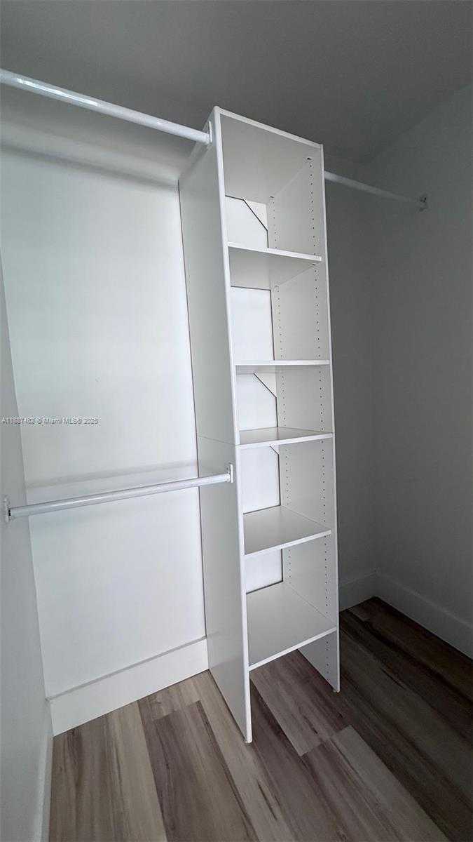 Small Image of 729 MERIDIAN AV #5, Miami Beach Number 10