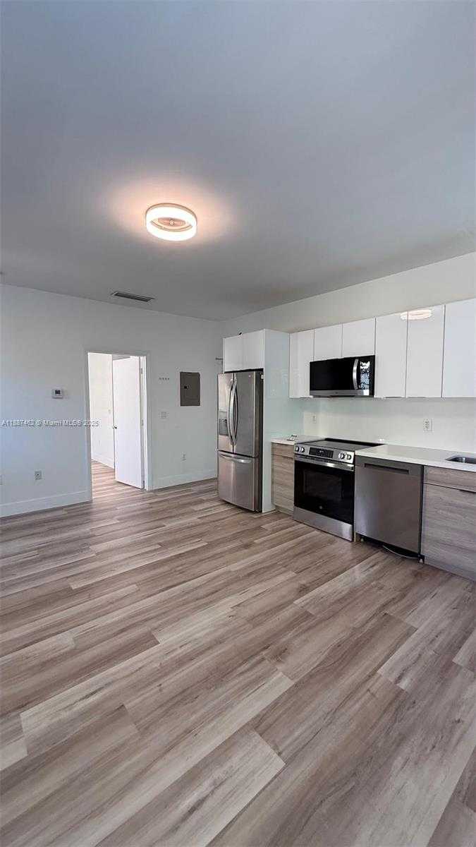 Small Image of 729 MERIDIAN AV #5, Miami Beach Number 3