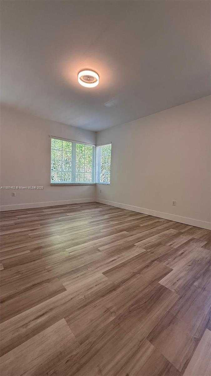 Small Image of 729 MERIDIAN AV #5, Miami Beach Number 4