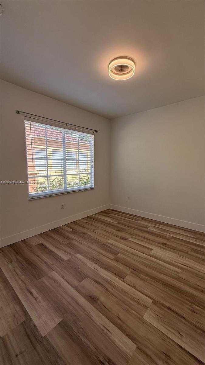 Small Image of 729 MERIDIAN AV #5, Miami Beach Number 6