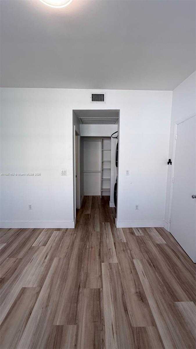 Small Image of 729 MERIDIAN AV #5, Miami Beach Number 7
