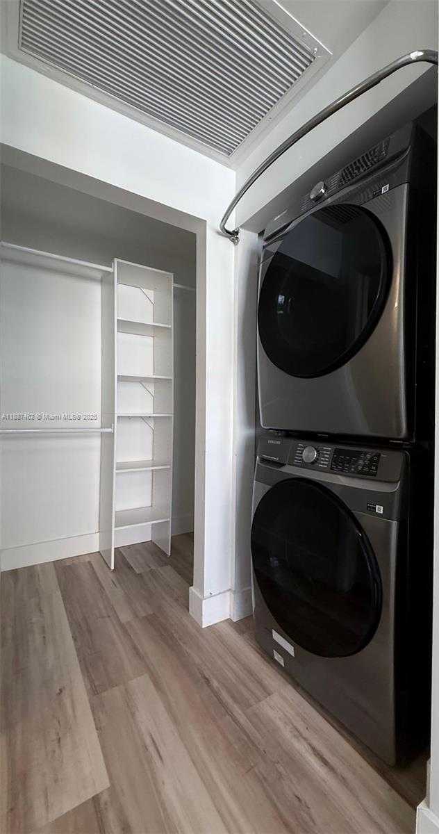 Small Image of 729 MERIDIAN AV #5, Miami Beach Number 8
