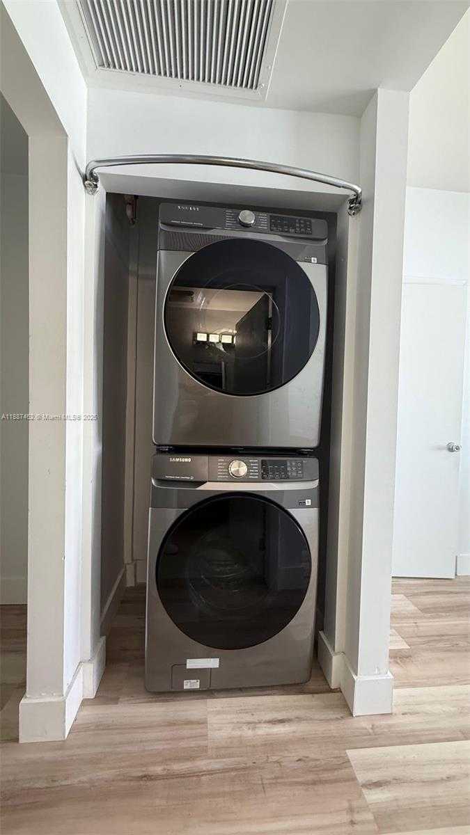 Small Image of 729 MERIDIAN AV #5, Miami Beach Number 9