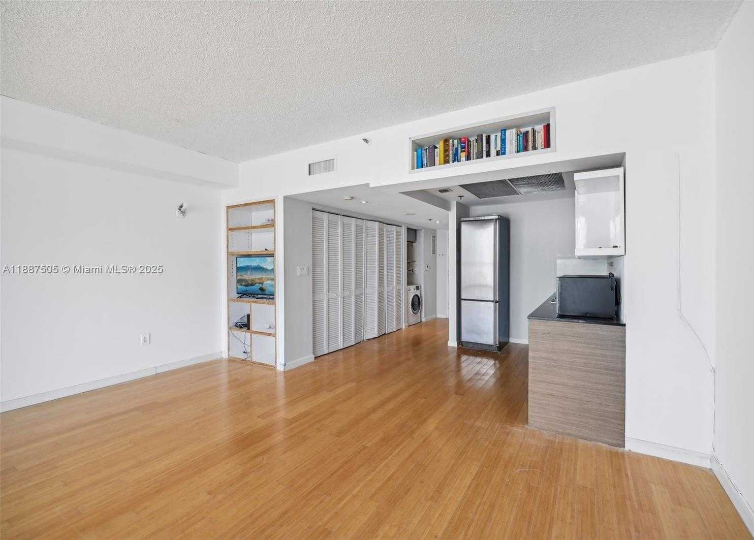 Small Image of 540 BRICKELL KEY DR #1807, Miami Number 12
