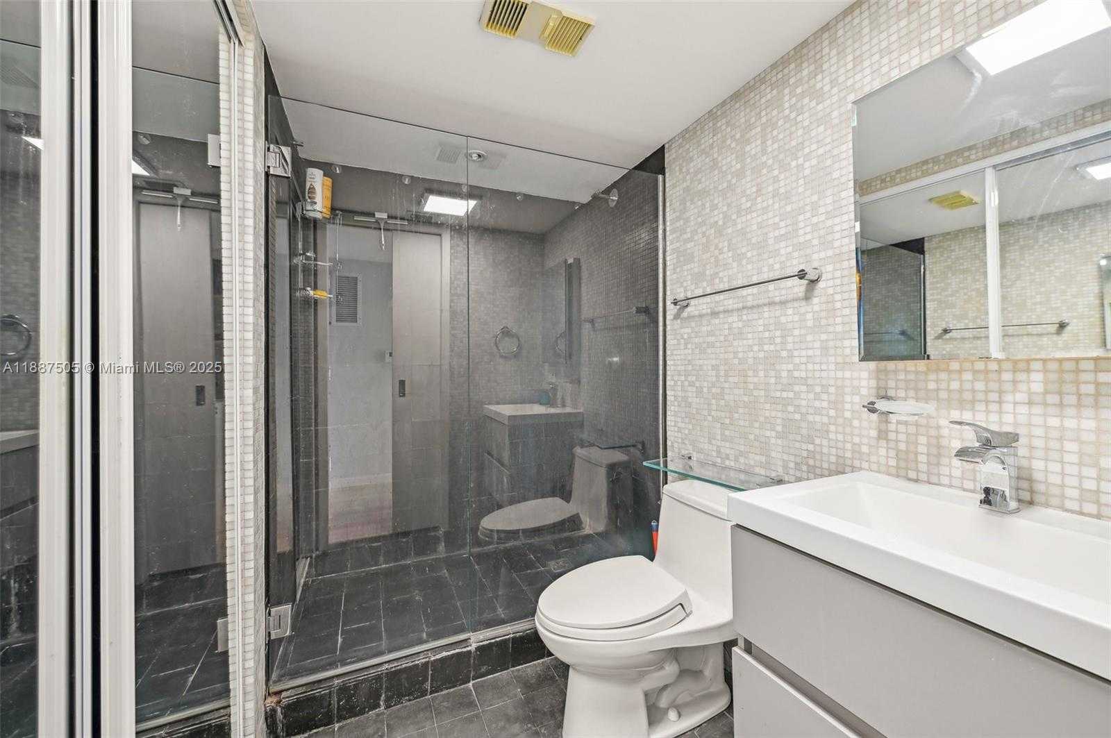 Small Image of 540 BRICKELL KEY DR #1807, Miami Number 14