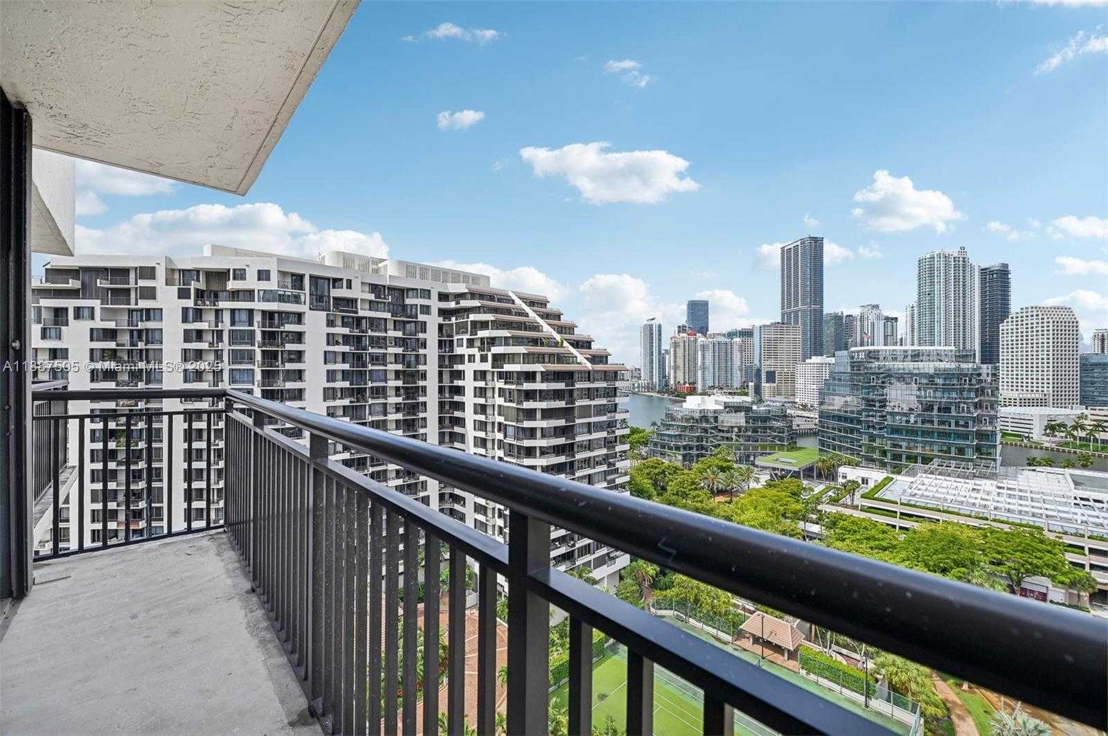 Small Image of 540 BRICKELL KEY DR #1807, Miami Number 3