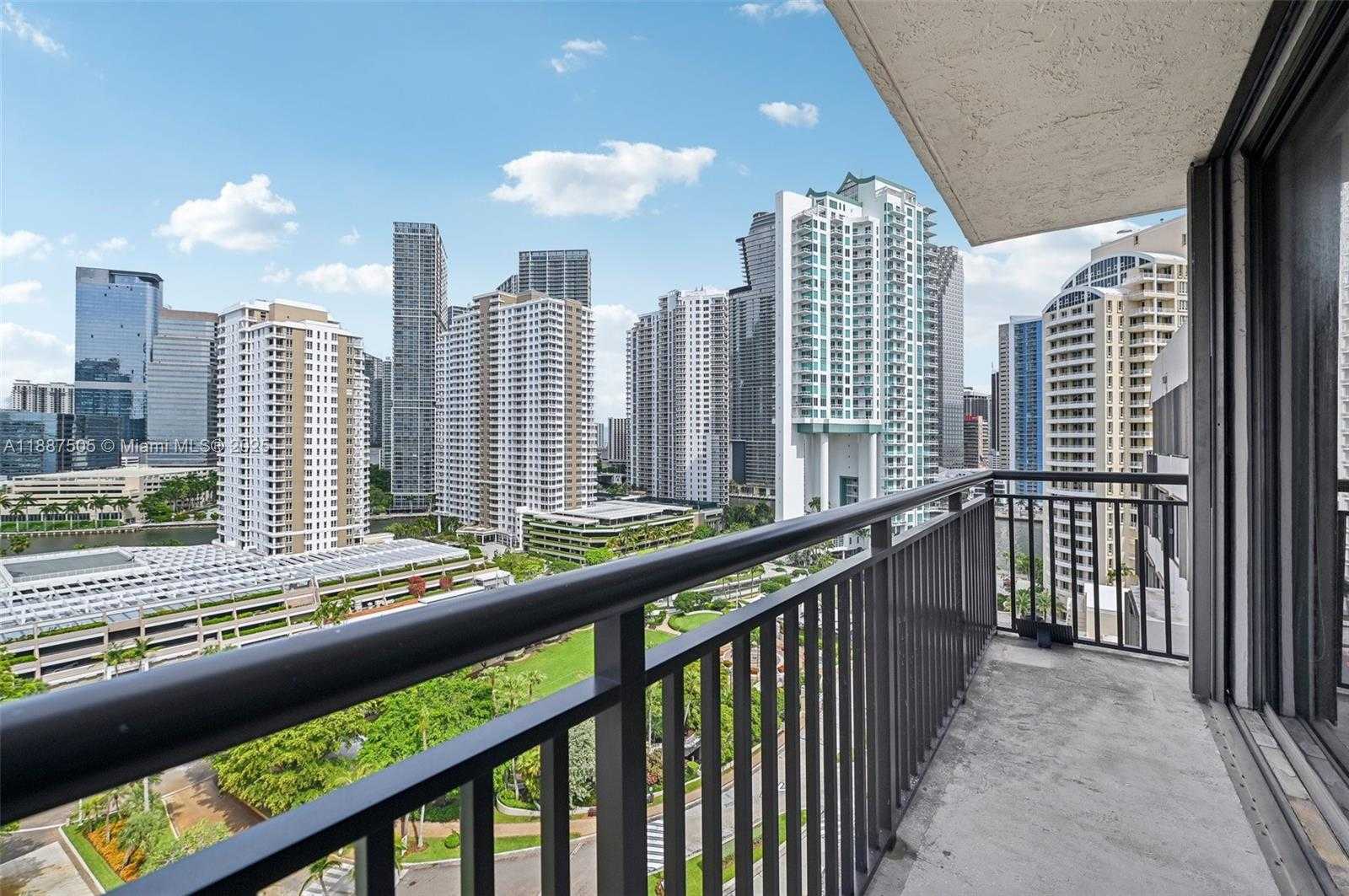 Small Image of 540 BRICKELL KEY DR #1807, Miami Number 4