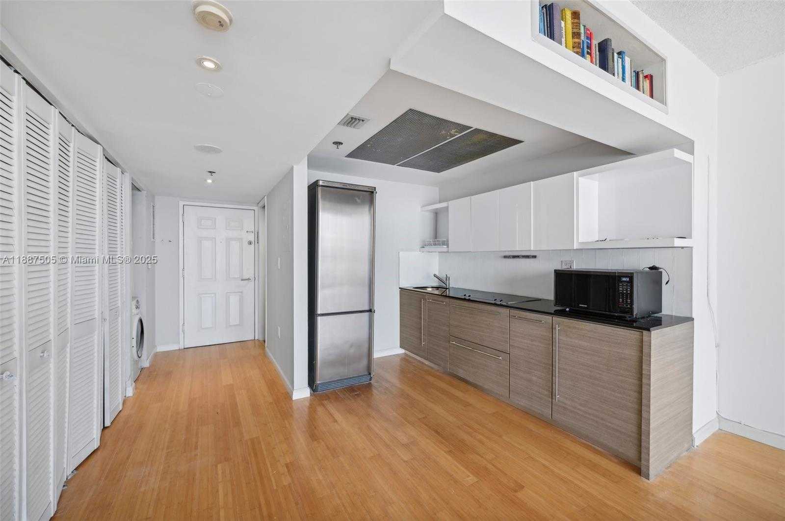 Small Image of 540 BRICKELL KEY DR #1807, Miami Number 6