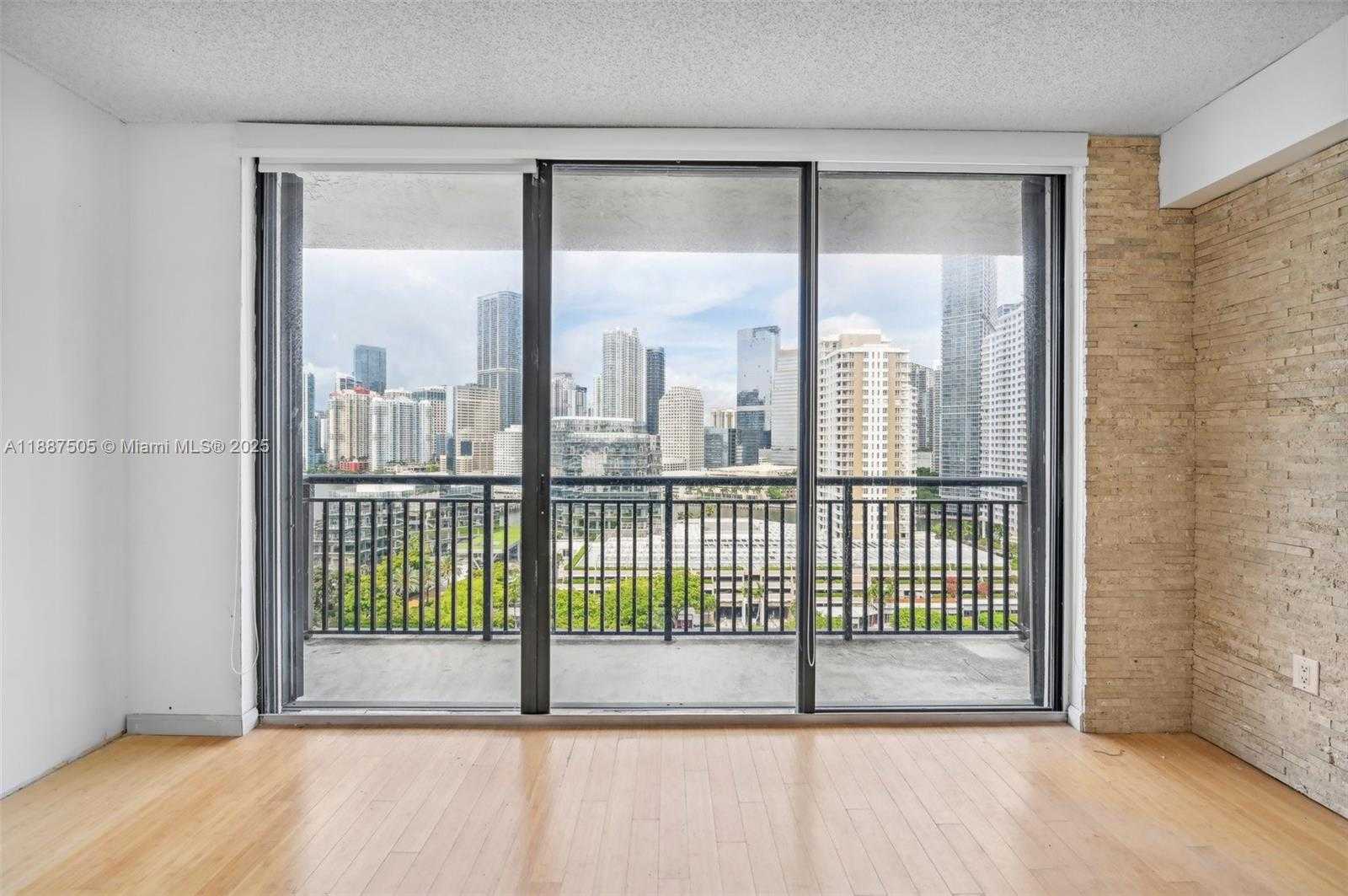 Small Image of 540 BRICKELL KEY DR #1807, Miami Number 8