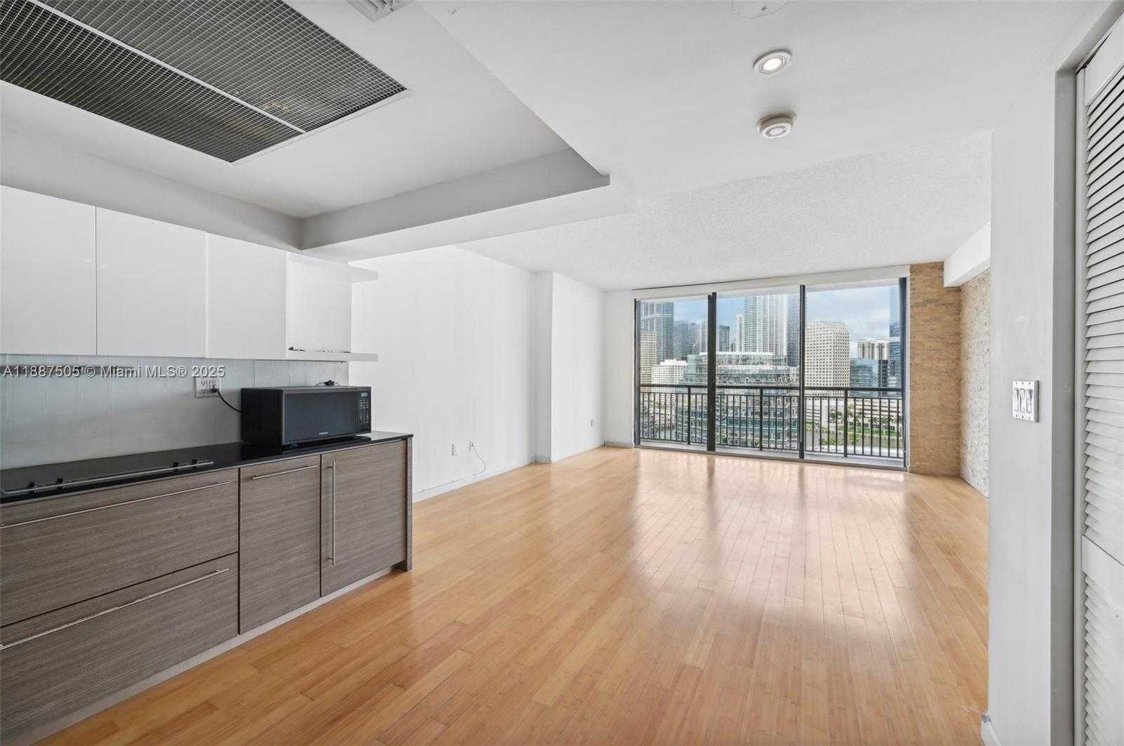 Small Image of 540 BRICKELL KEY DR #1807, Miami Number 9