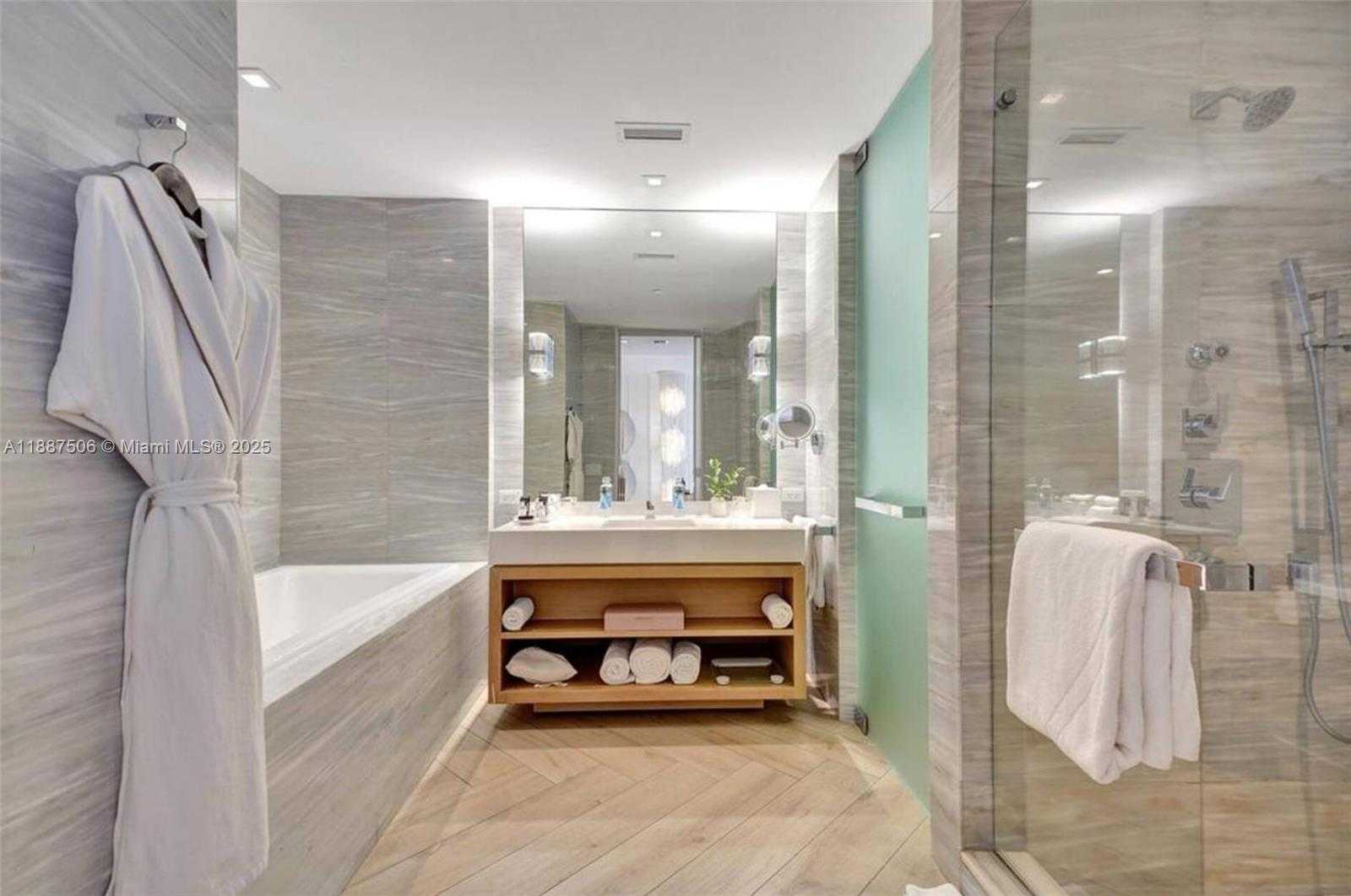 Small Image of 2201 COLLINS AVENUE #1214, Miami Beach Number 17