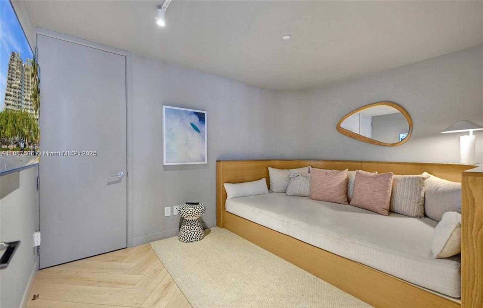 Small Image of 2201 COLLINS AVENUE #1214, Miami Beach Number 20