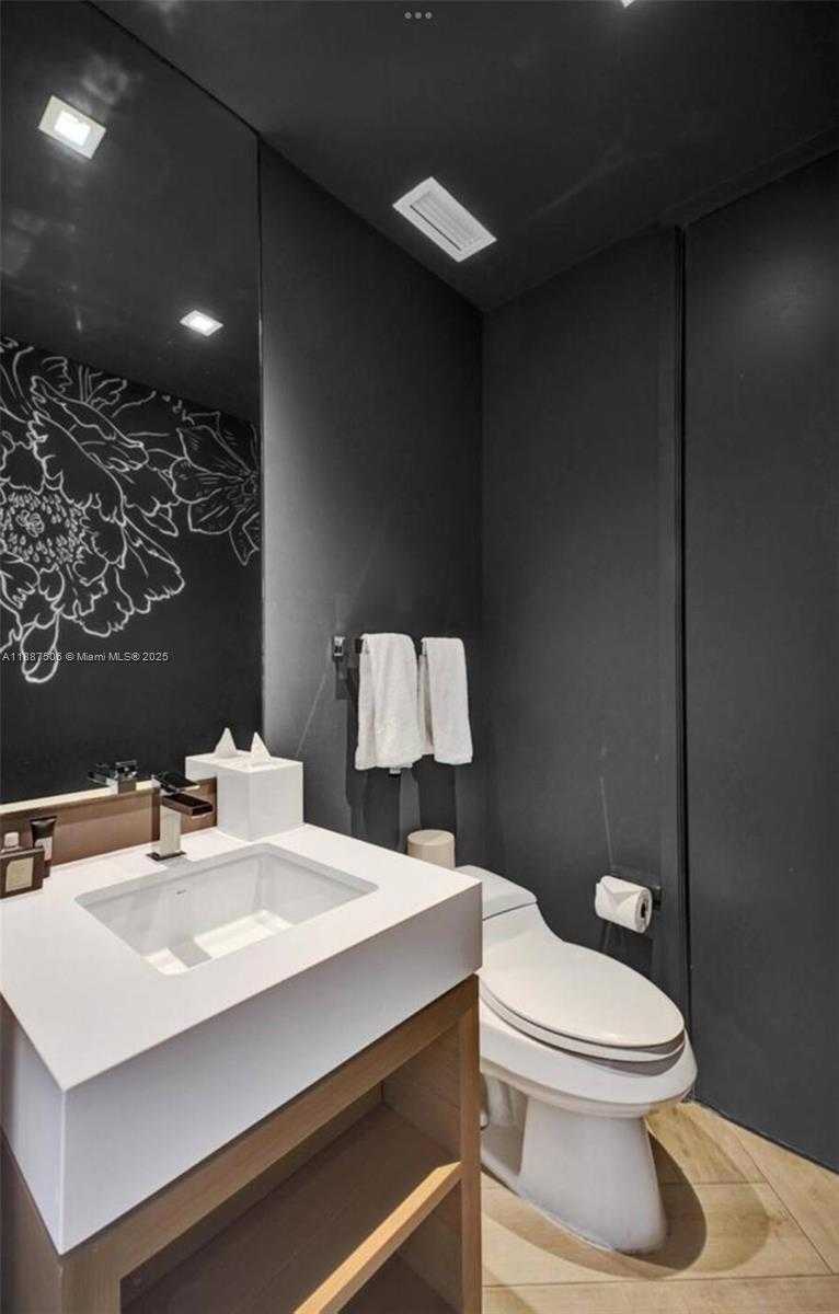 Small Image of 2201 COLLINS AVENUE #1214, Miami Beach Number 21