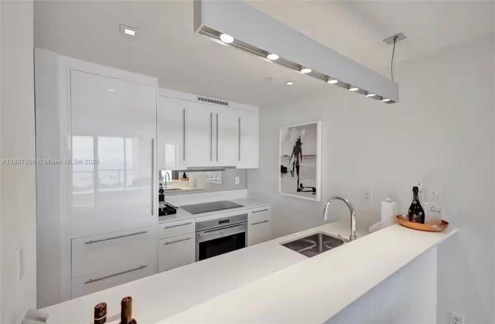 Small Image of 2201 COLLINS AVENUE #1214, Miami Beach Number 4