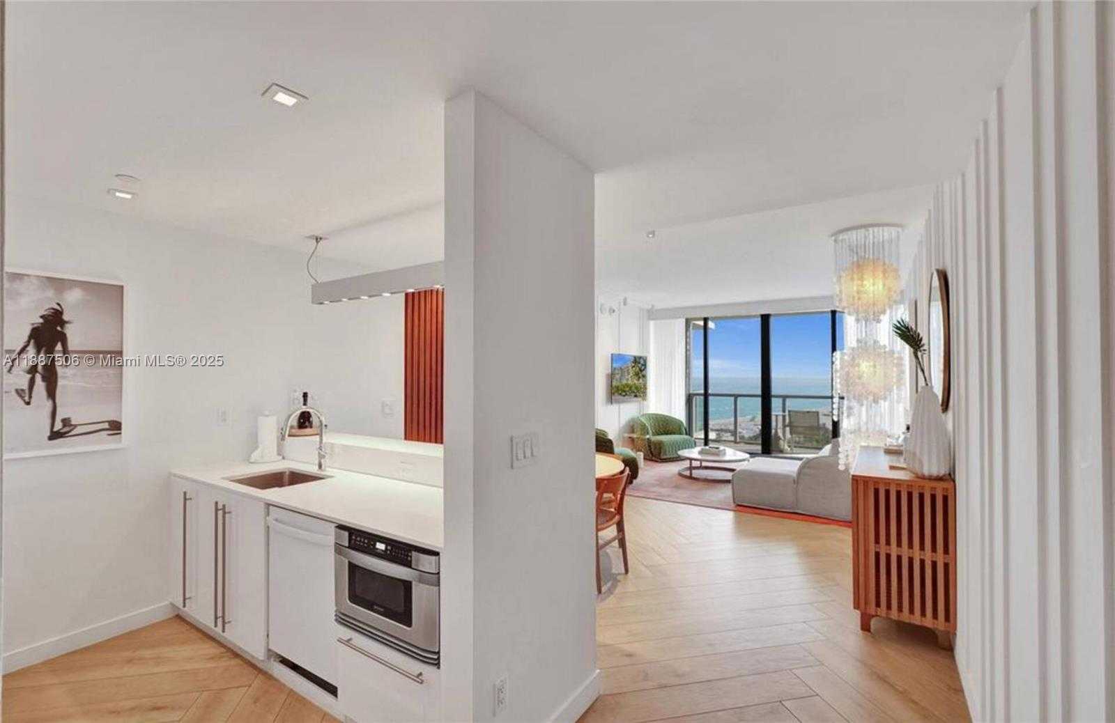 Small Image of 2201 COLLINS AVENUE #1214, Miami Beach Number 5