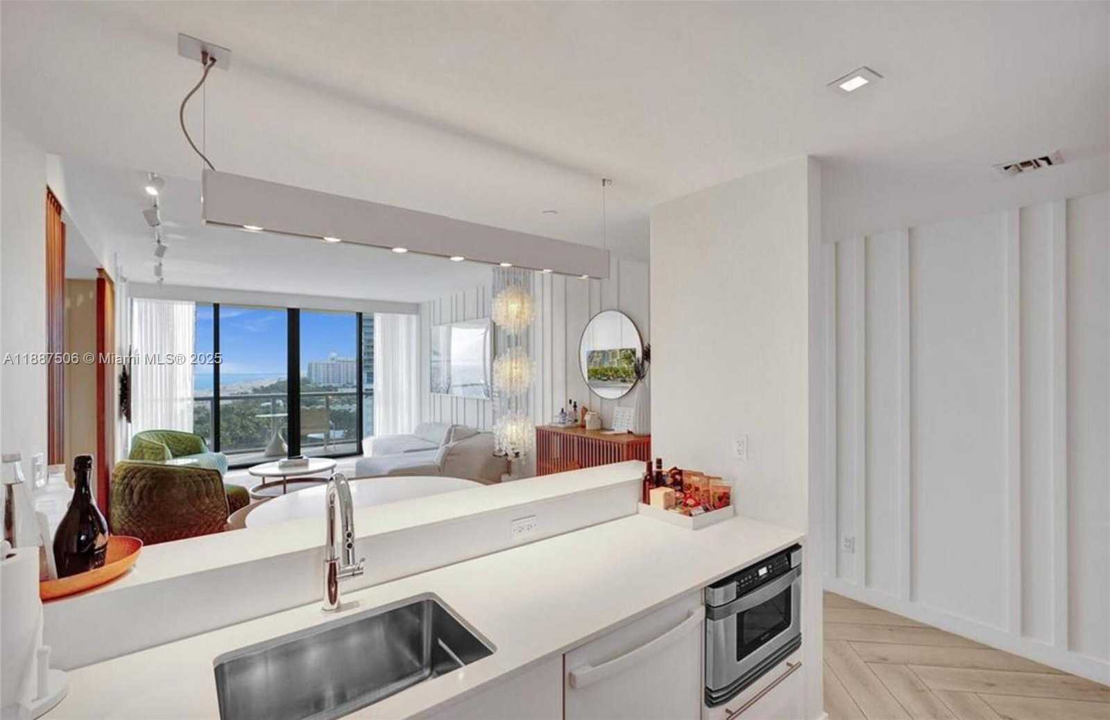 Small Image of 2201 COLLINS AVENUE #1214, Miami Beach Number 6