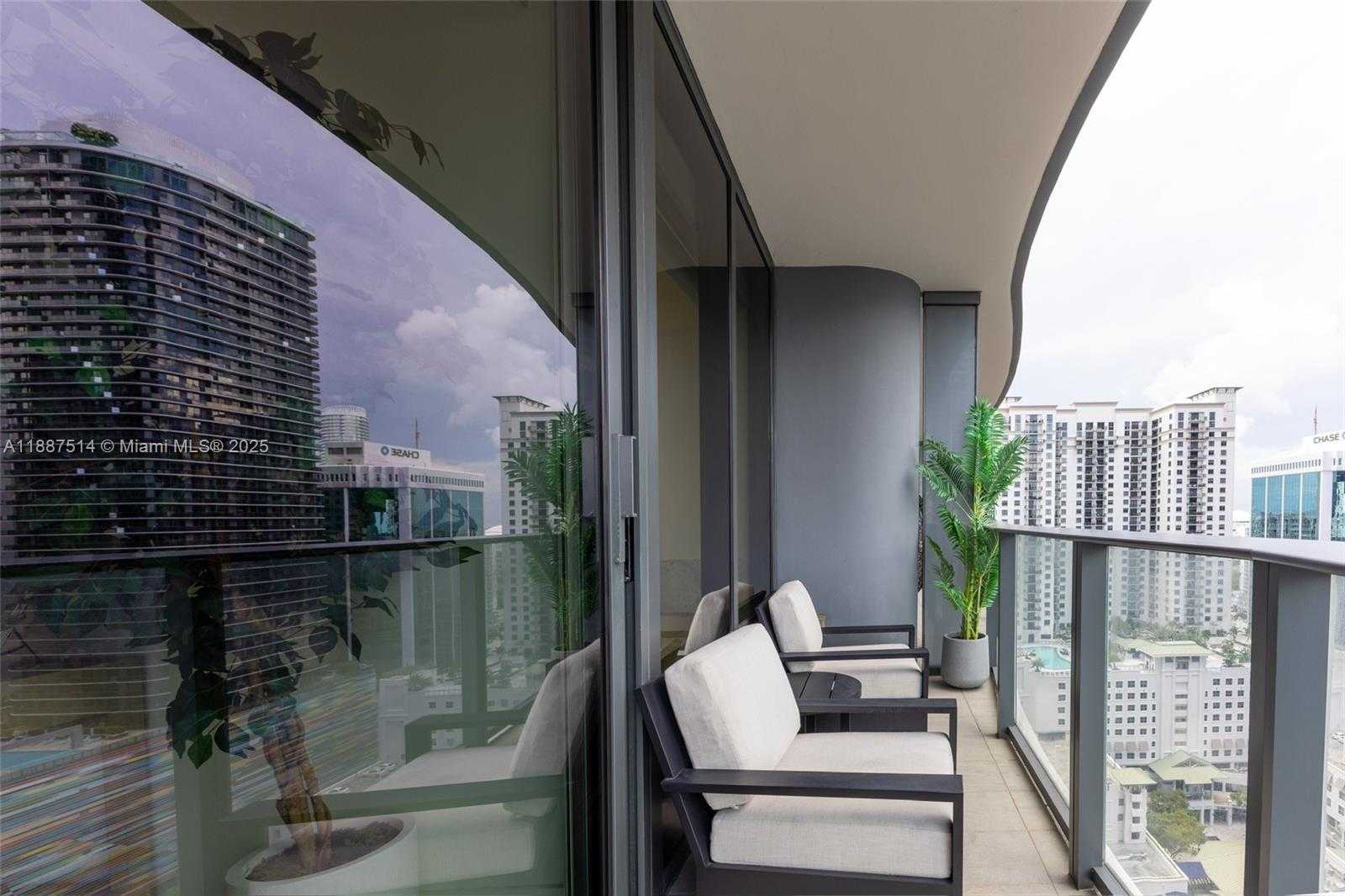 Small Image of 1000 BRICKELL PLZ #2515, Miami Number 26