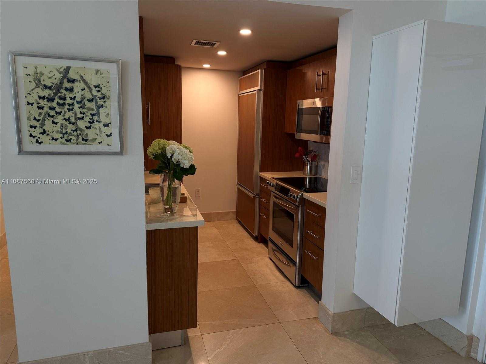 Small Image of 10275 COLLINS AVE #533, Bal Harbour Number 32