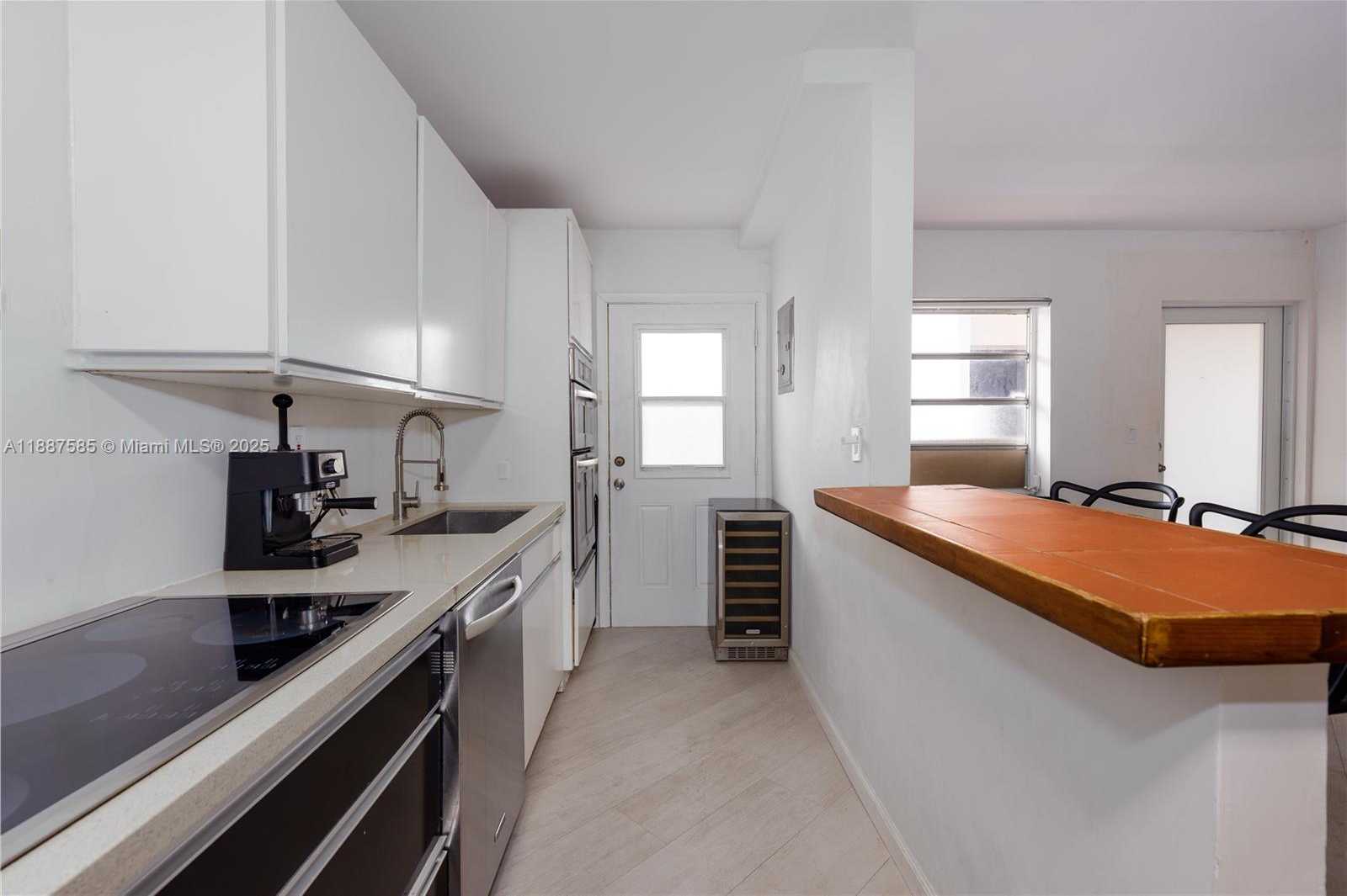 Small Image of 525 MERIDIAN AVE #203, Miami Beach Number 13