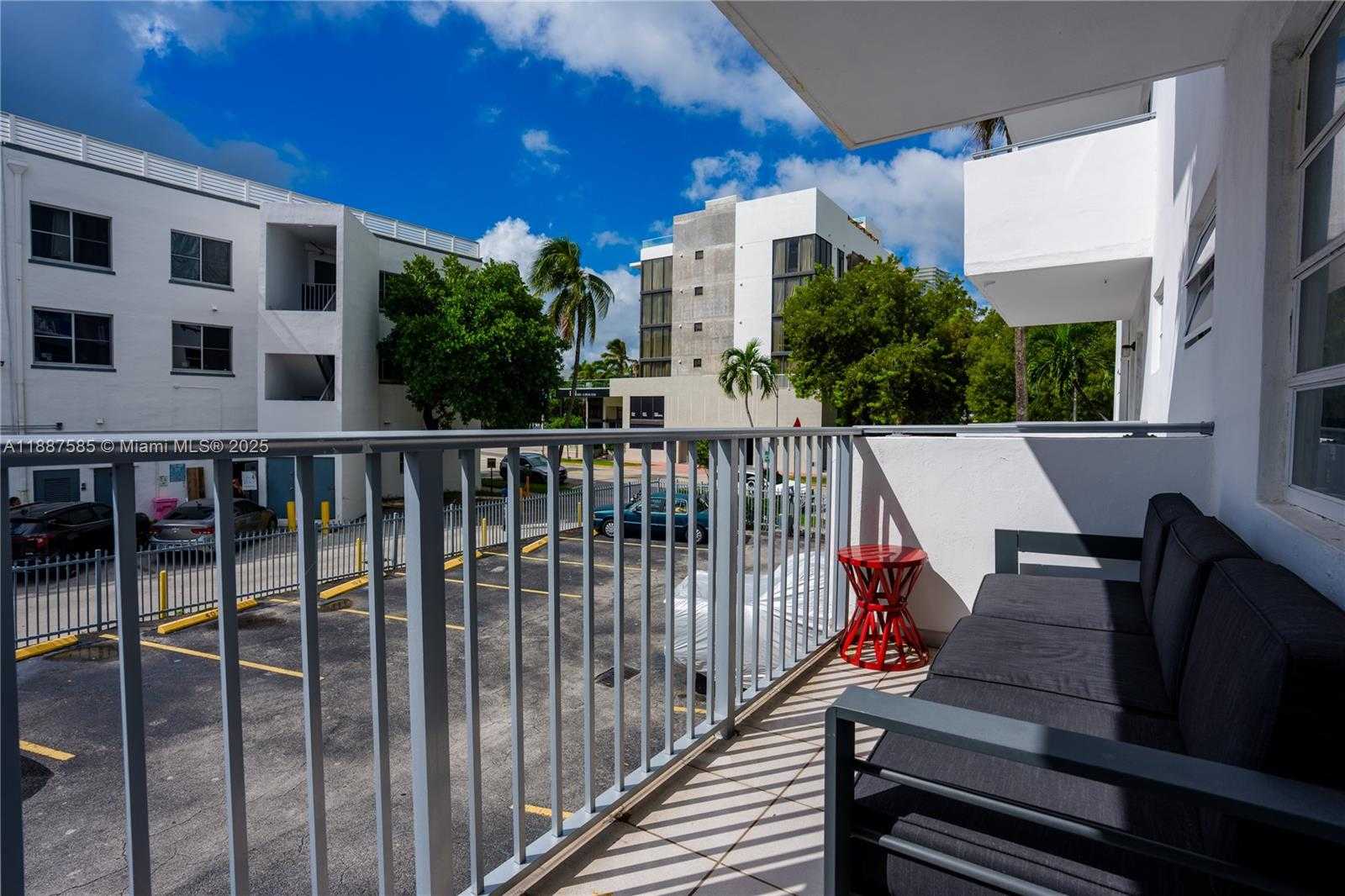 Small Image of 525 MERIDIAN AVE #203, Miami Beach Number 6