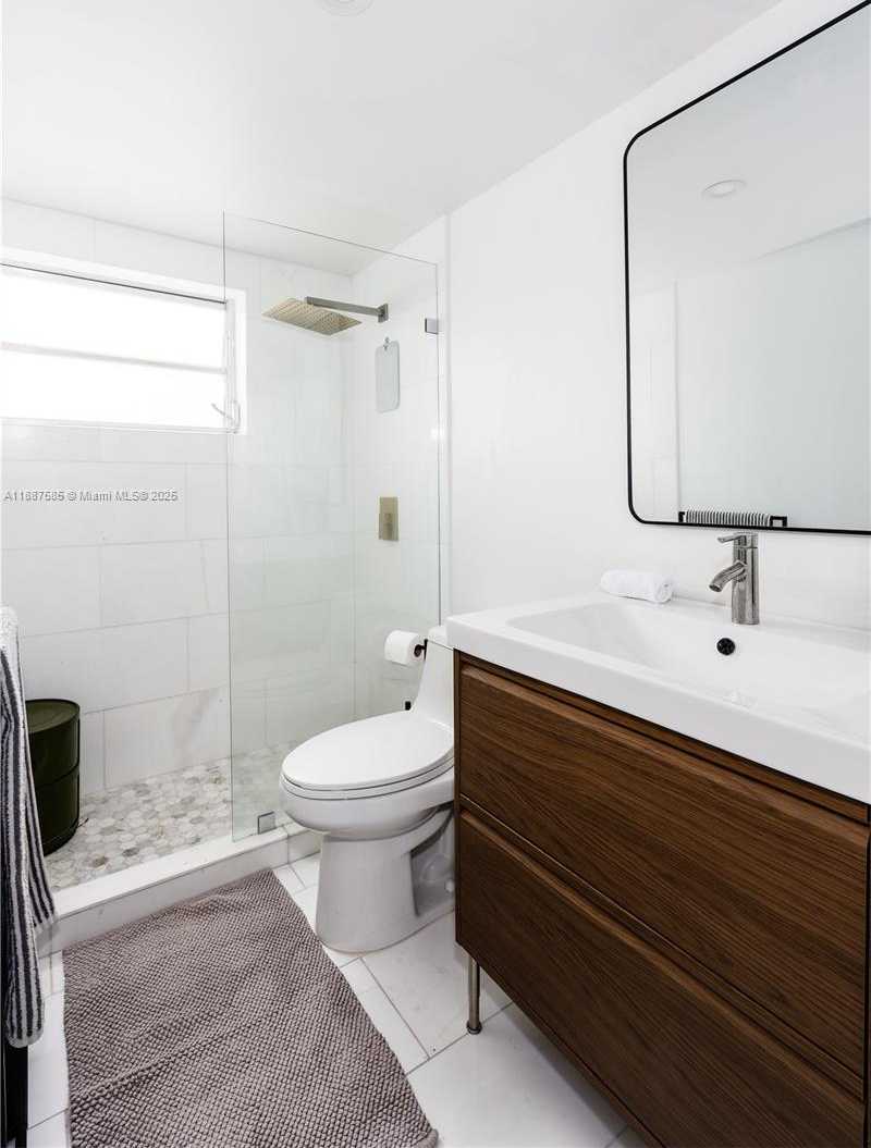 Small Image of 525 MERIDIAN AVE #203, Miami Beach Number 9