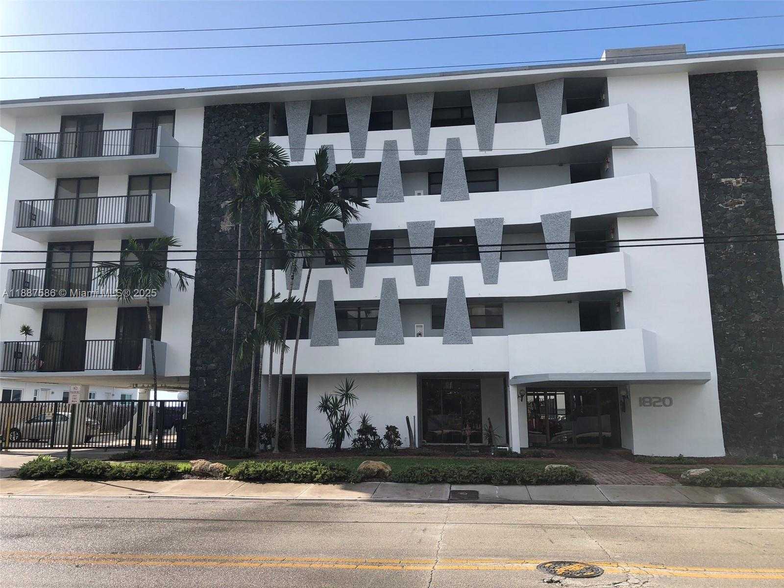 Small Image of 1820 SOUTH TREASURE DR #302B, North Bay Village Number 15