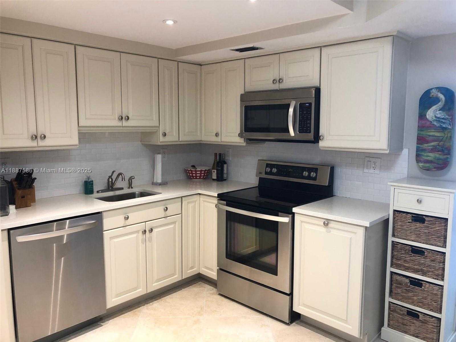 Small Image of 1820 SOUTH TREASURE DR #302B, North Bay Village Number 5