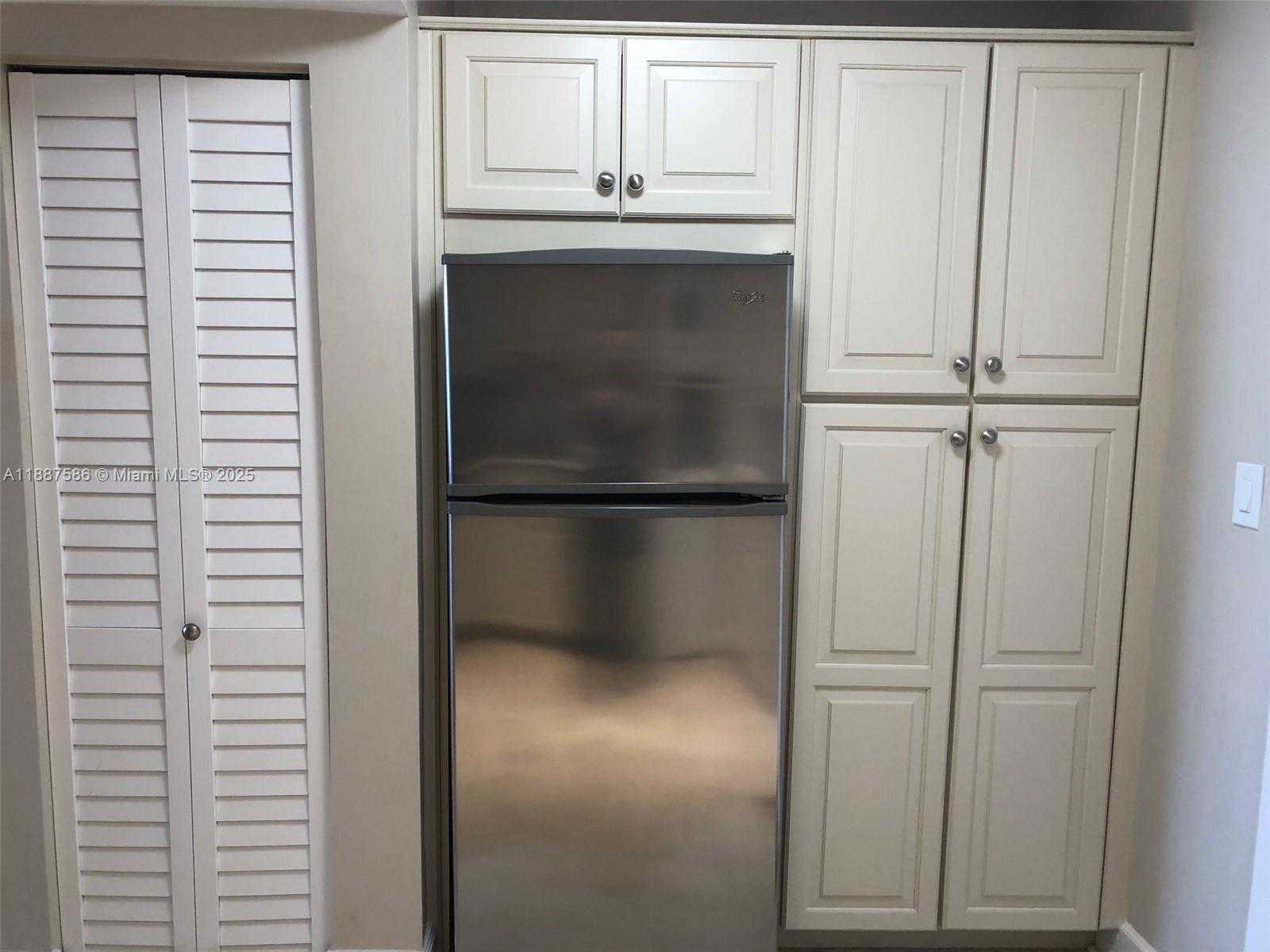 Small Image of 1820 SOUTH TREASURE DR #302B, North Bay Village Number 7