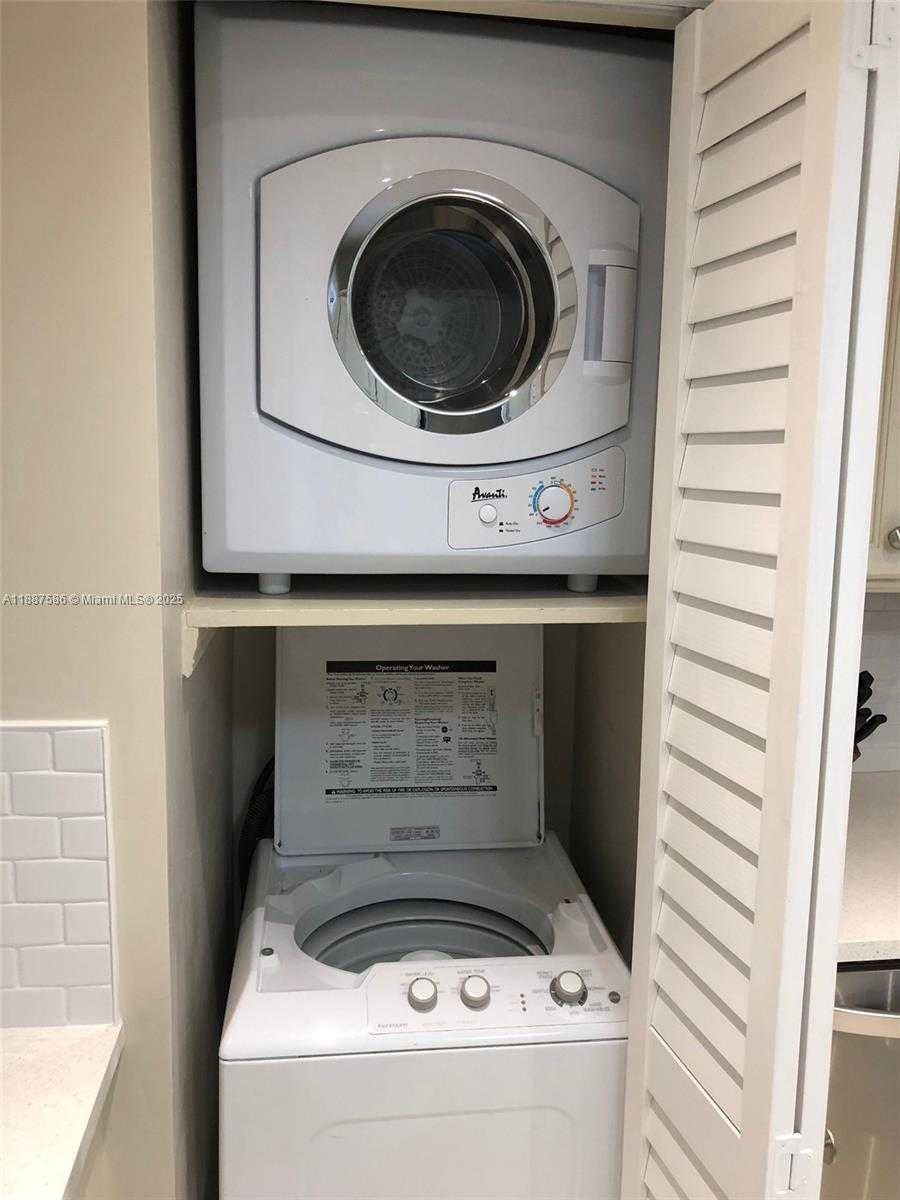 Small Image of 1820 SOUTH TREASURE DR #302B, North Bay Village Number 8