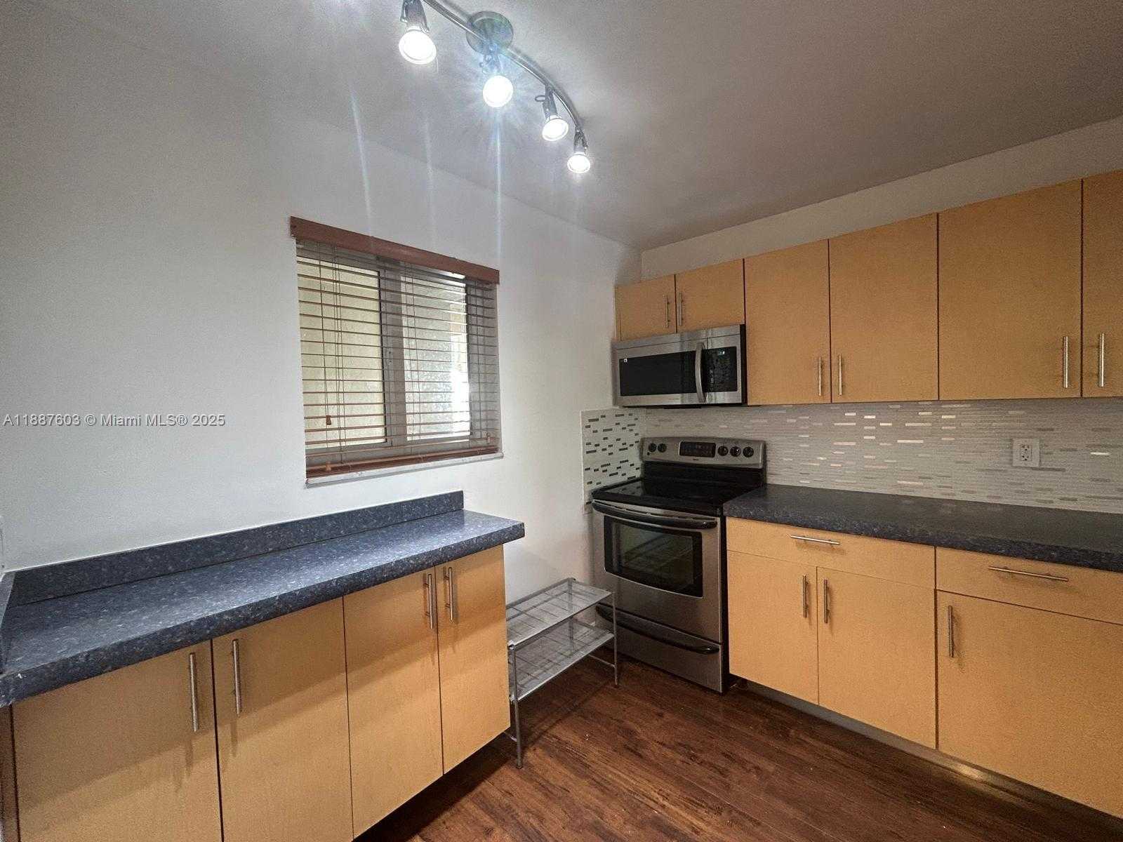 Small Image of 7850 CAMINO REAL #O-318, Miami Number 11