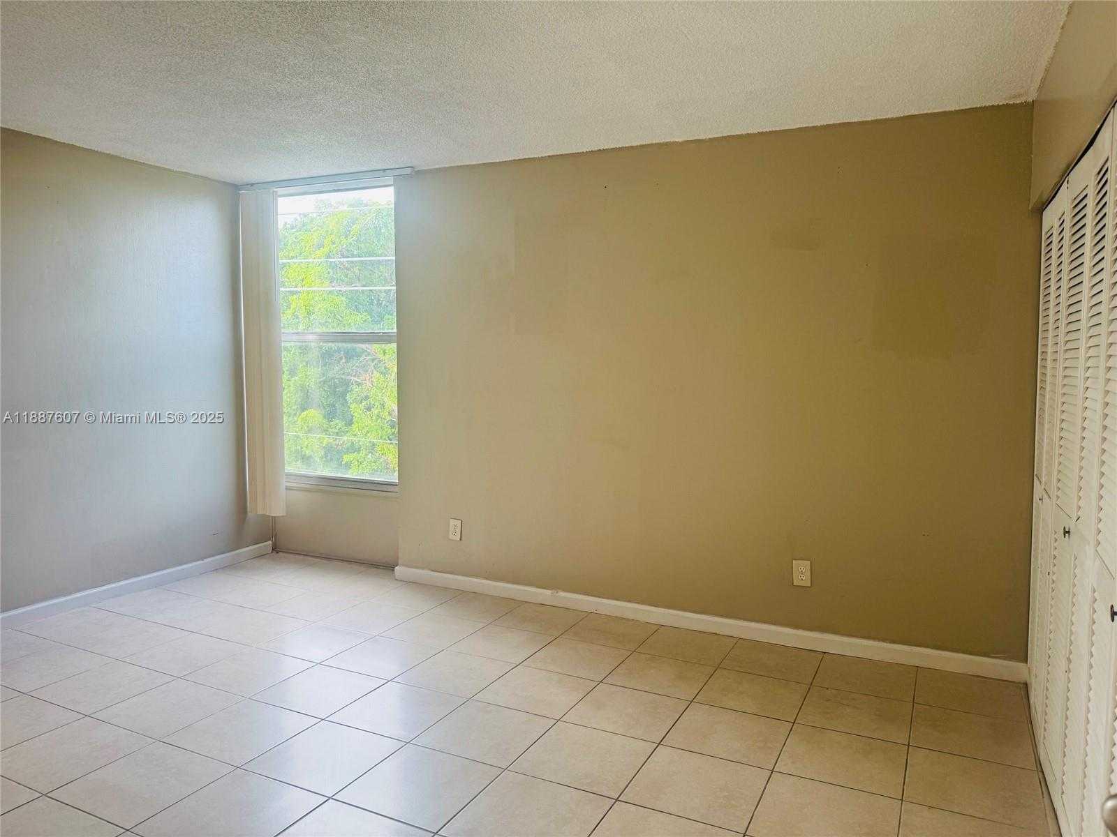 Small Image of 2000 NORTH EAST 135TH ST #403, North Miami Number 6