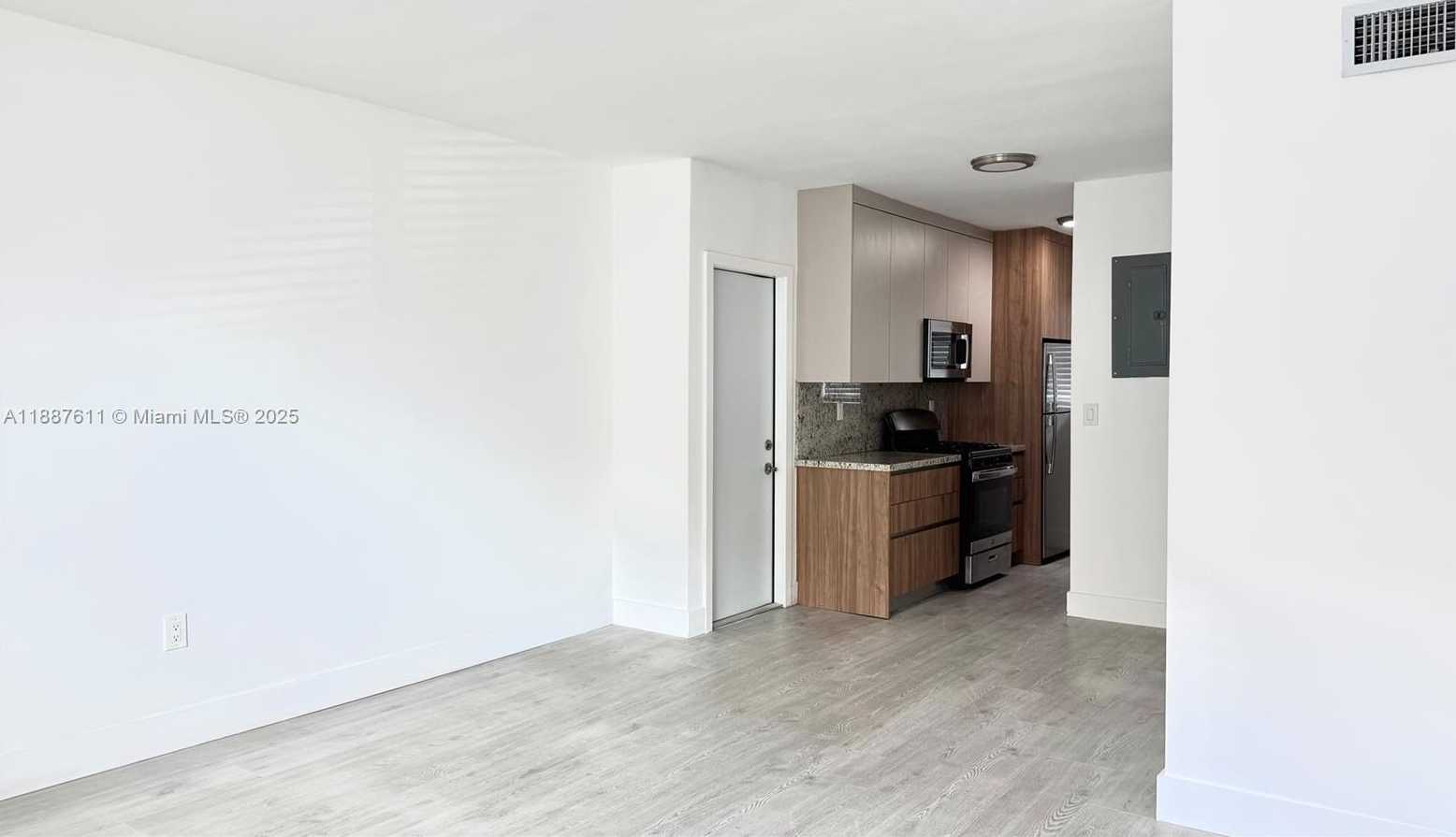 Small Image of 660 LENOX AVE #4, Miami Beach Number 4