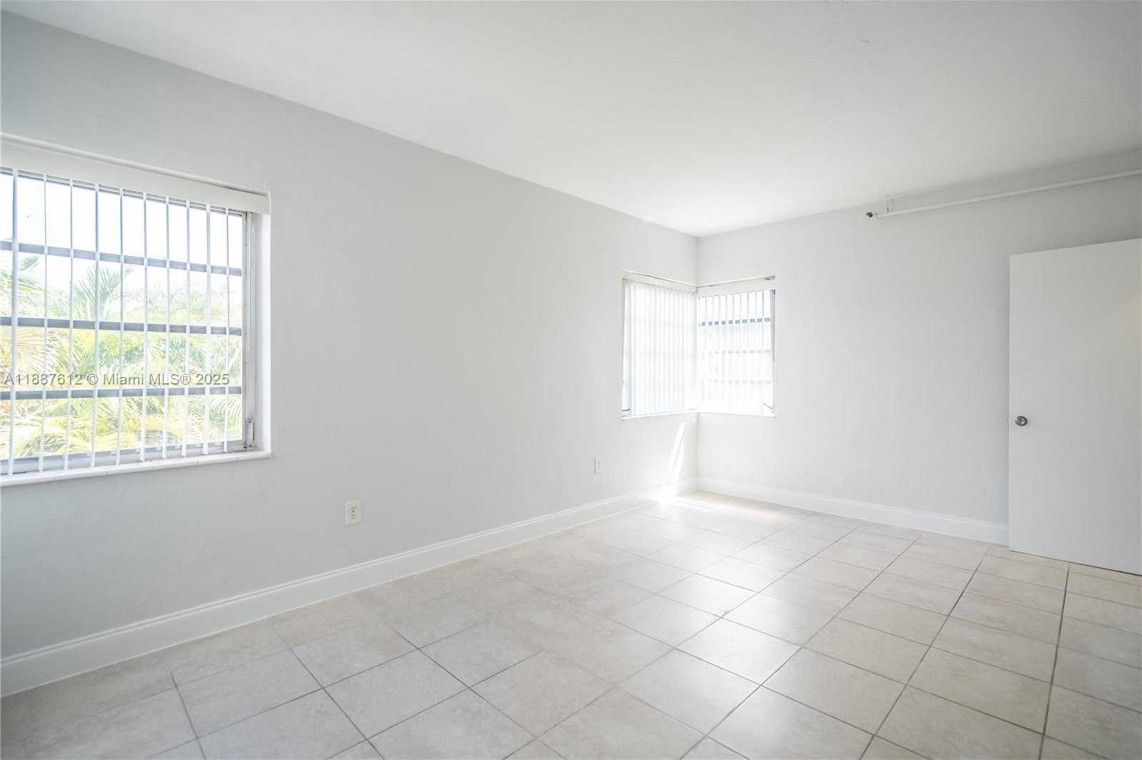 Small Image of 8300 ABBOTT #17, Miami Beach Number 11