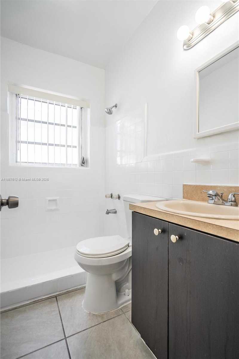 Small Image of 8300 ABBOTT #17, Miami Beach Number 7