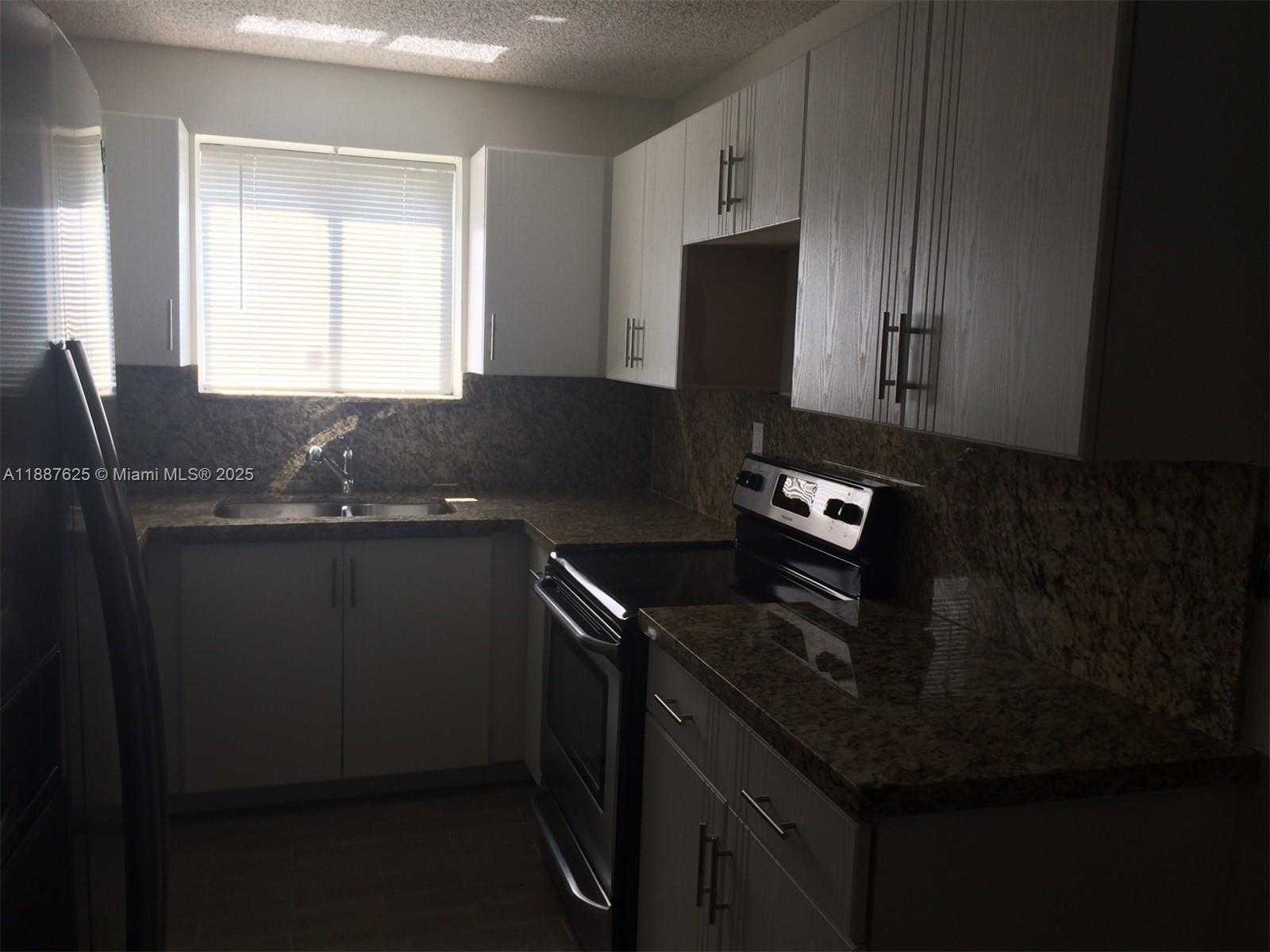 Small Image of 11153 NORTH WEST 37TH ST, Sunrise Number 14