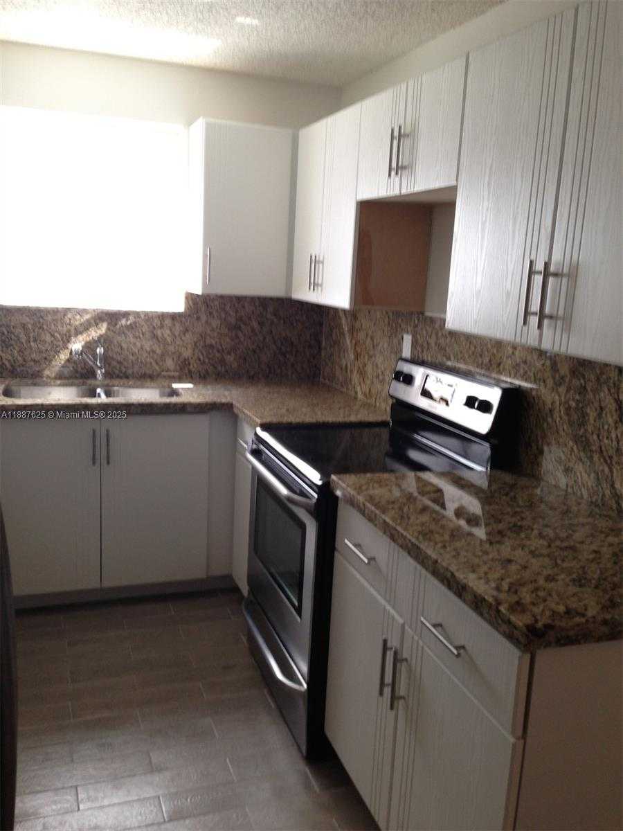 Small Image of 11153 NORTH WEST 37TH ST, Sunrise Number 26