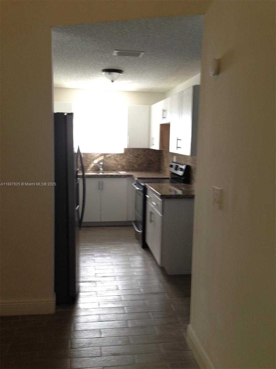 Small Image of 11153 NORTH WEST 37TH ST, Sunrise Number 7