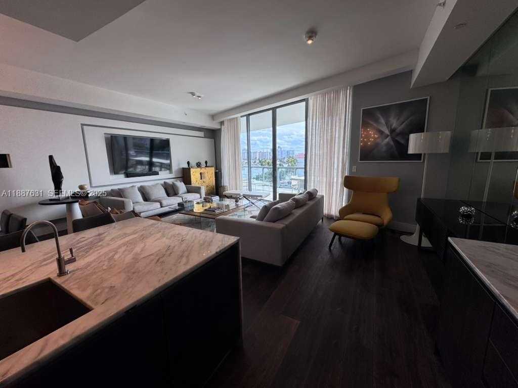 Imagen de Pequeño Objeto