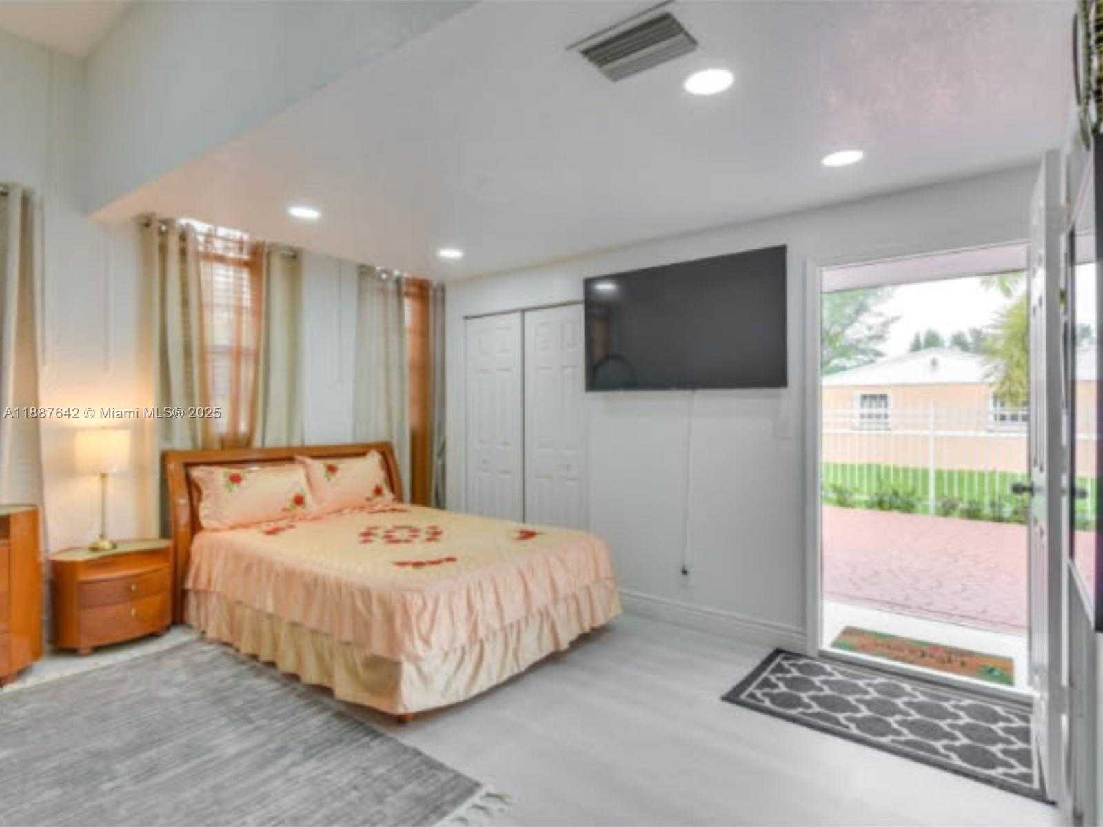 Small Image of 3040 NORTH WEST 215TH ST #2, Miami Gardens Number 3