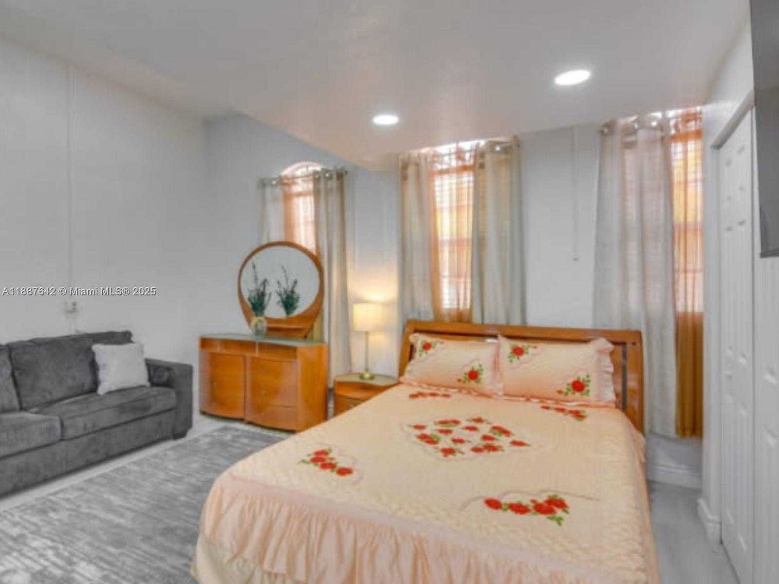 Small Image of 3040 NORTH WEST 215TH ST #2, Miami Gardens Number 7