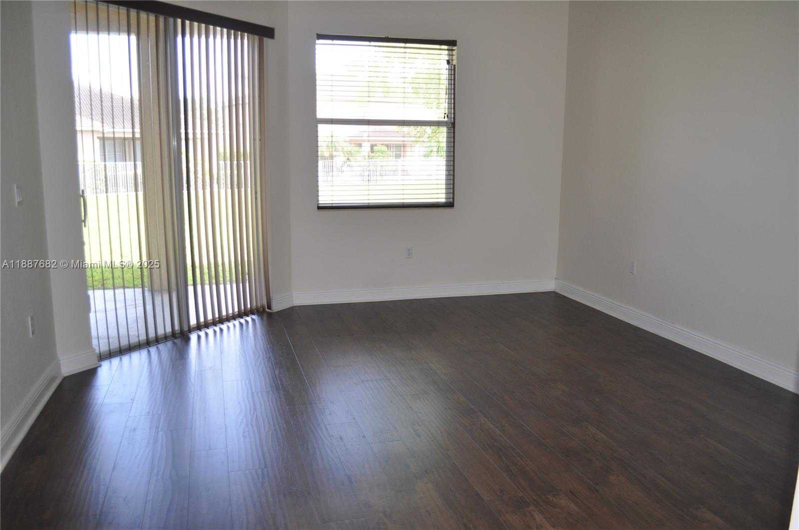 Small Image of 4337 LAUREL PL, Weston Number 10