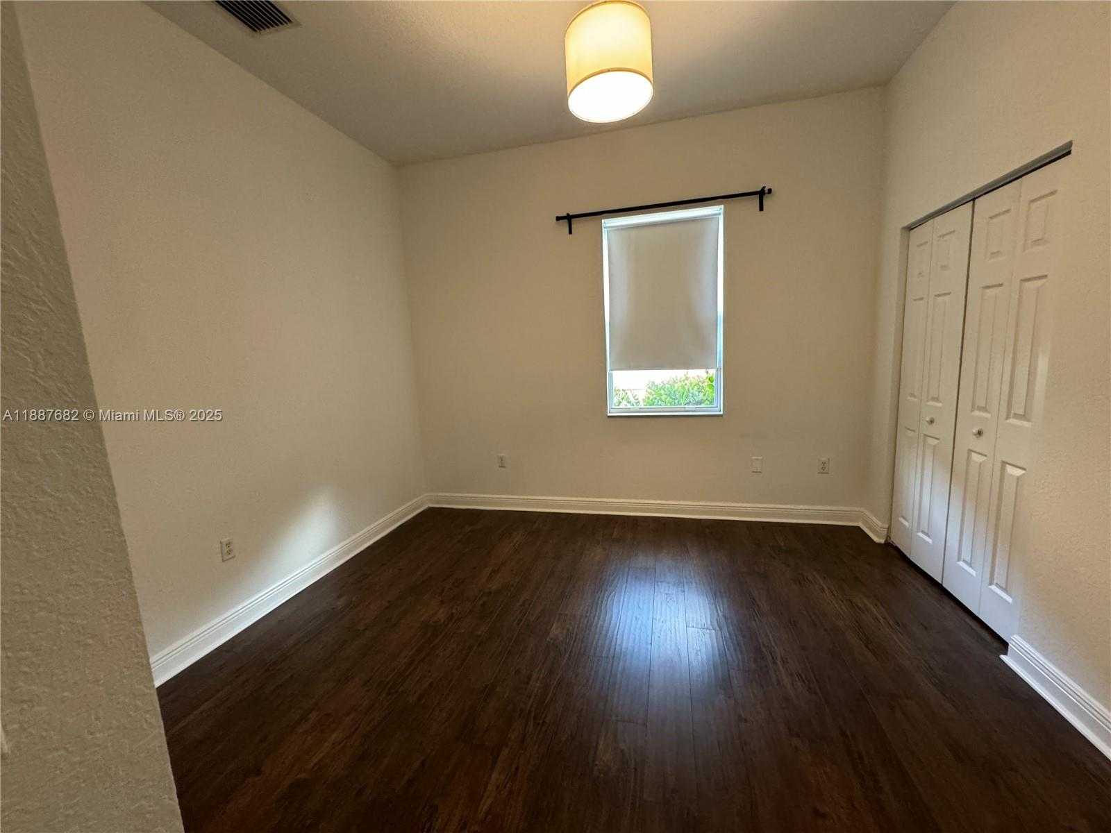 Small Image of 4337 LAUREL PL, Weston Number 16